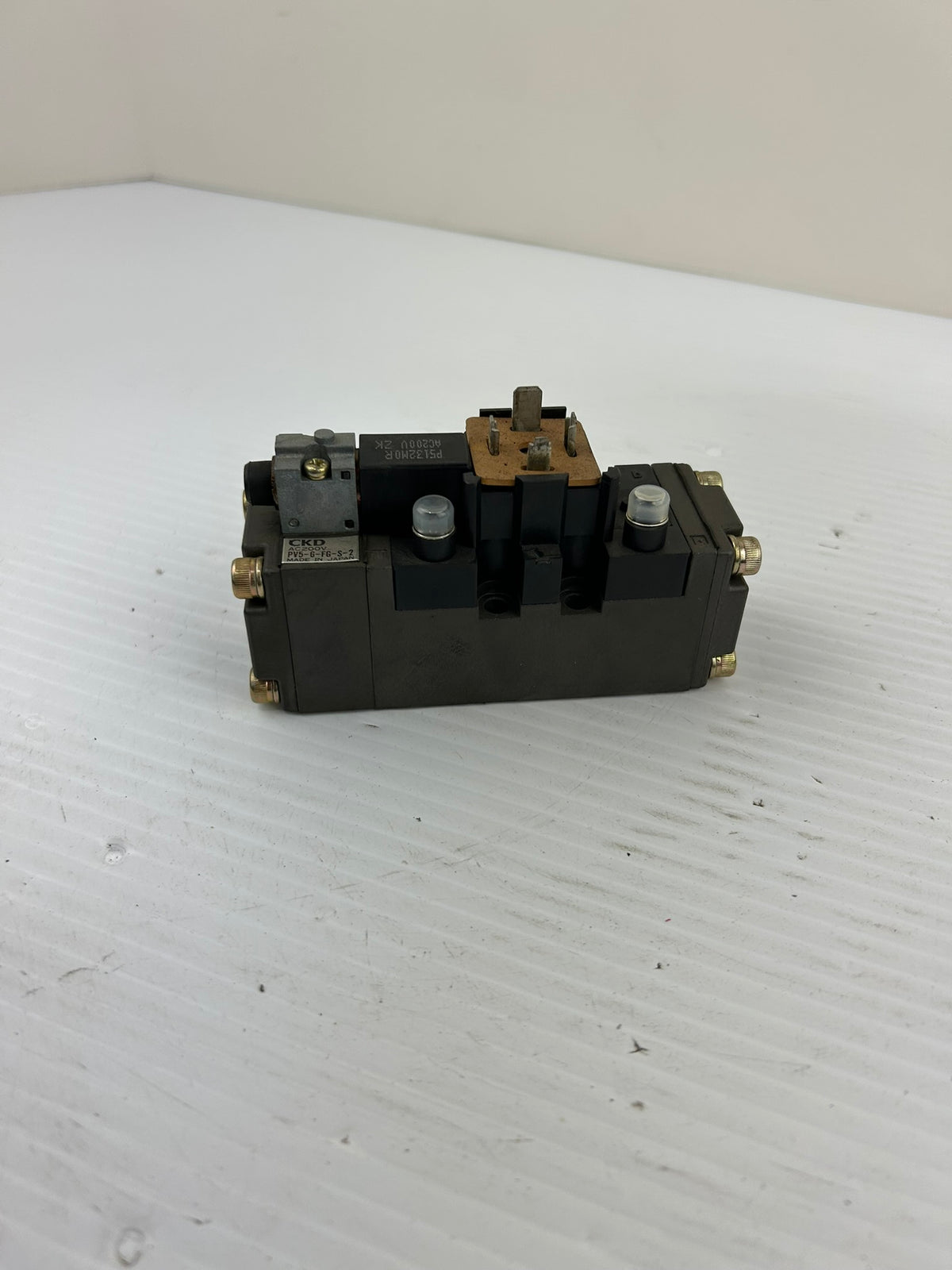 CKD PV5-6-FG-S-2 Pneumatic Solenoid Valve AC 200V 5 Port
