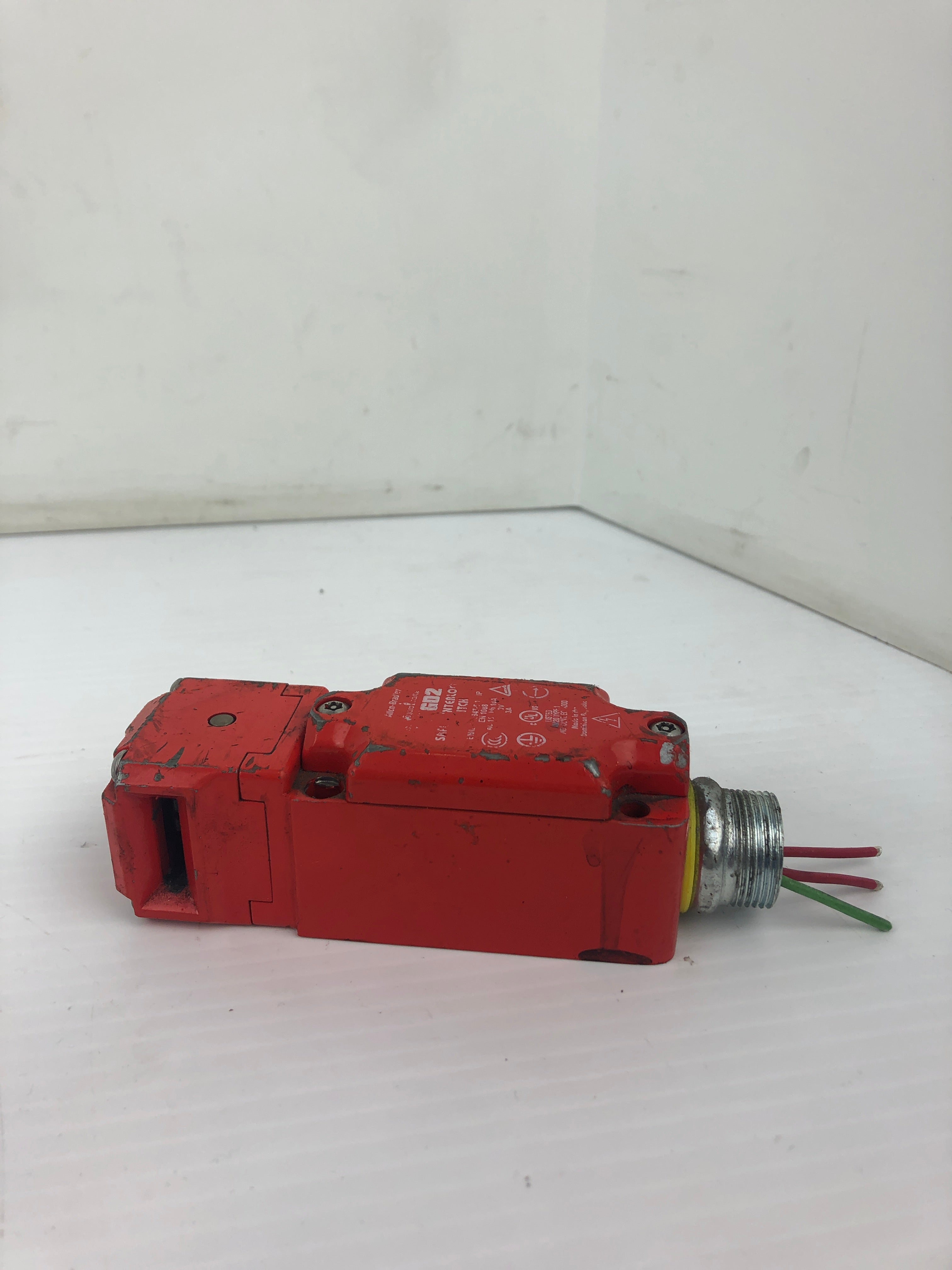 Allen Bradley MT-GD2 Safety Interlock Switch 240V 3A