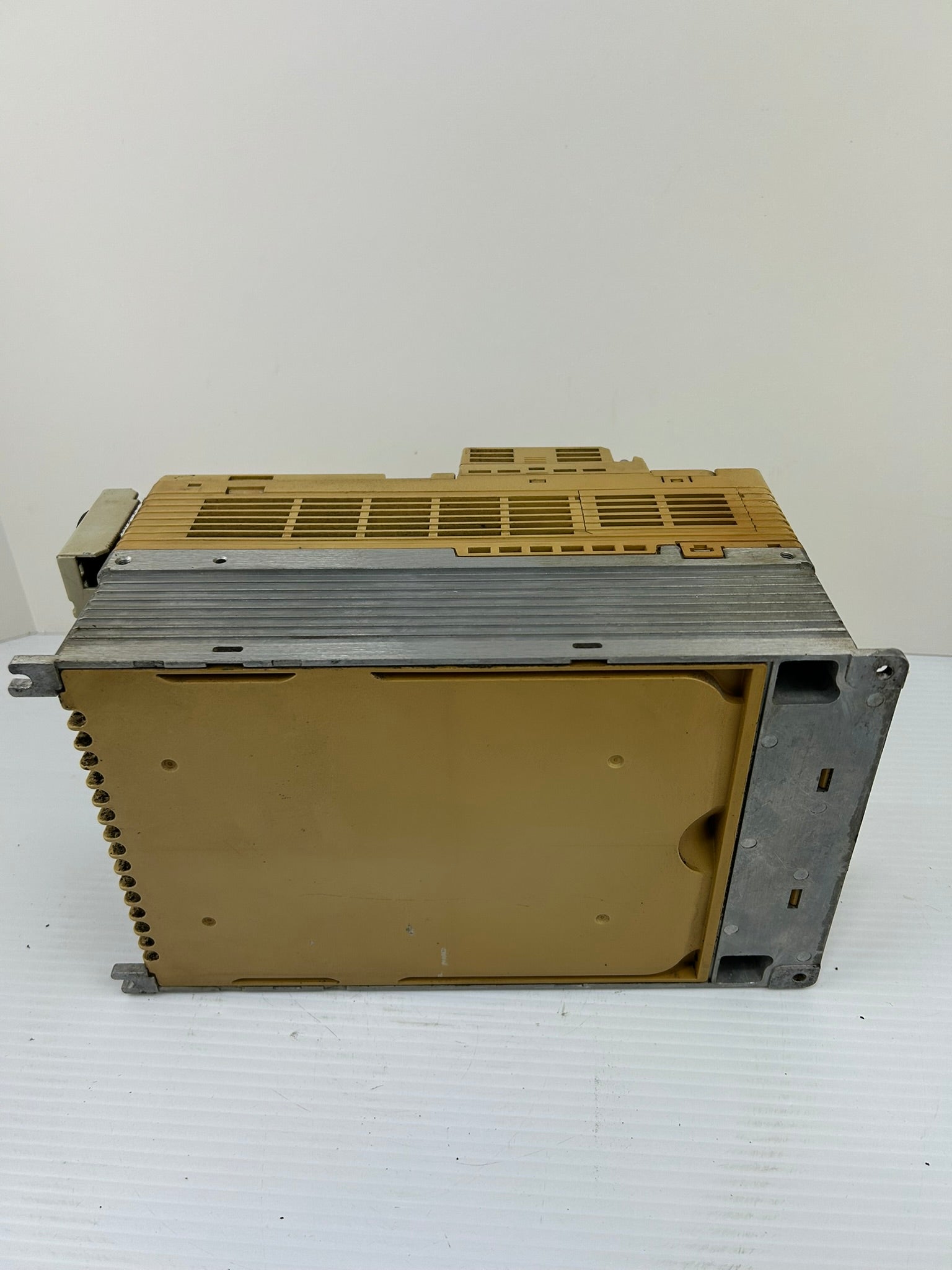 Yaskawa Electric CIMR-VU4A0031FAA 3PH AC Drive Rev A Type 1 Enclosure V1000