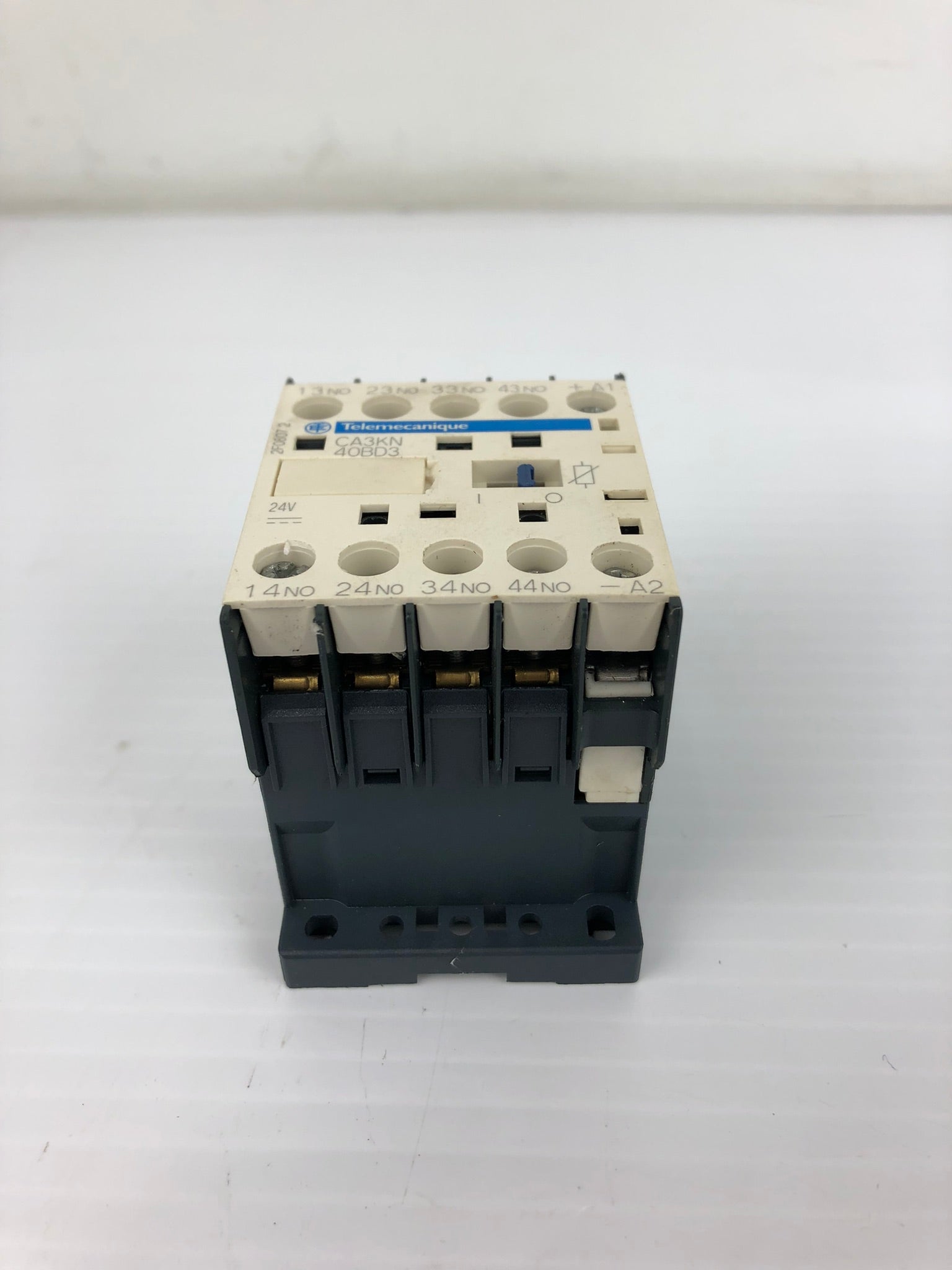 Schneider Electric Telemecanique CA3KN 40BD3 Contactor