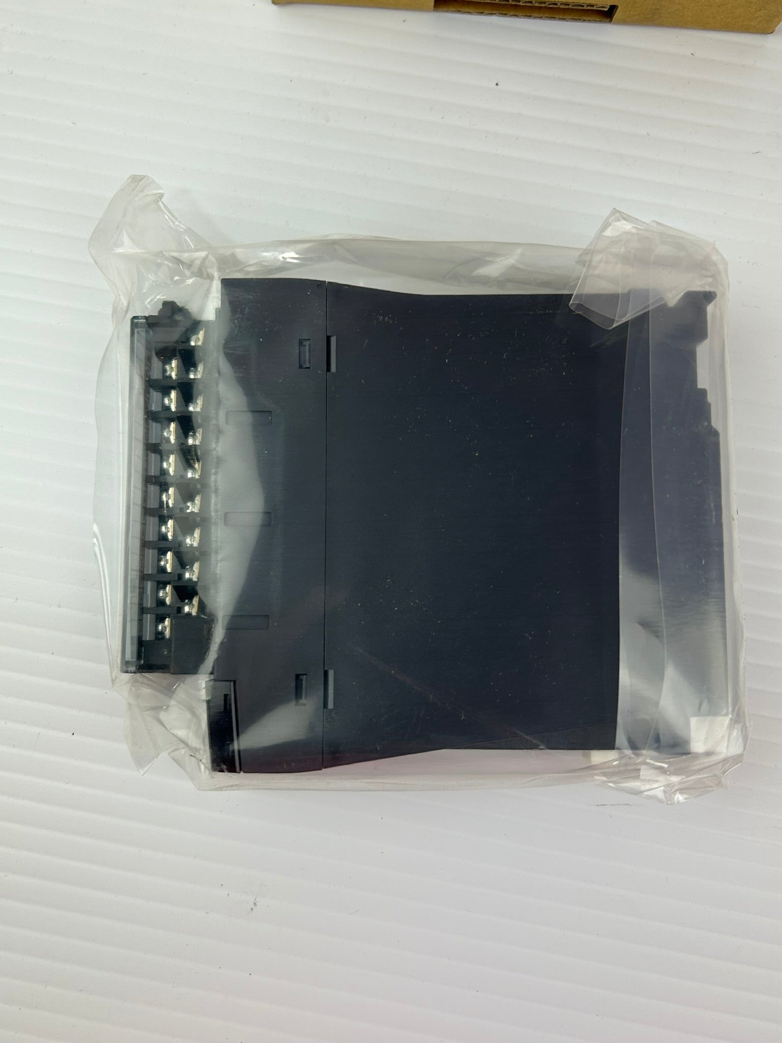 Mitsubishi RY40NT5P MELSEC iQ-R 40-Point Relay Output PLC Module