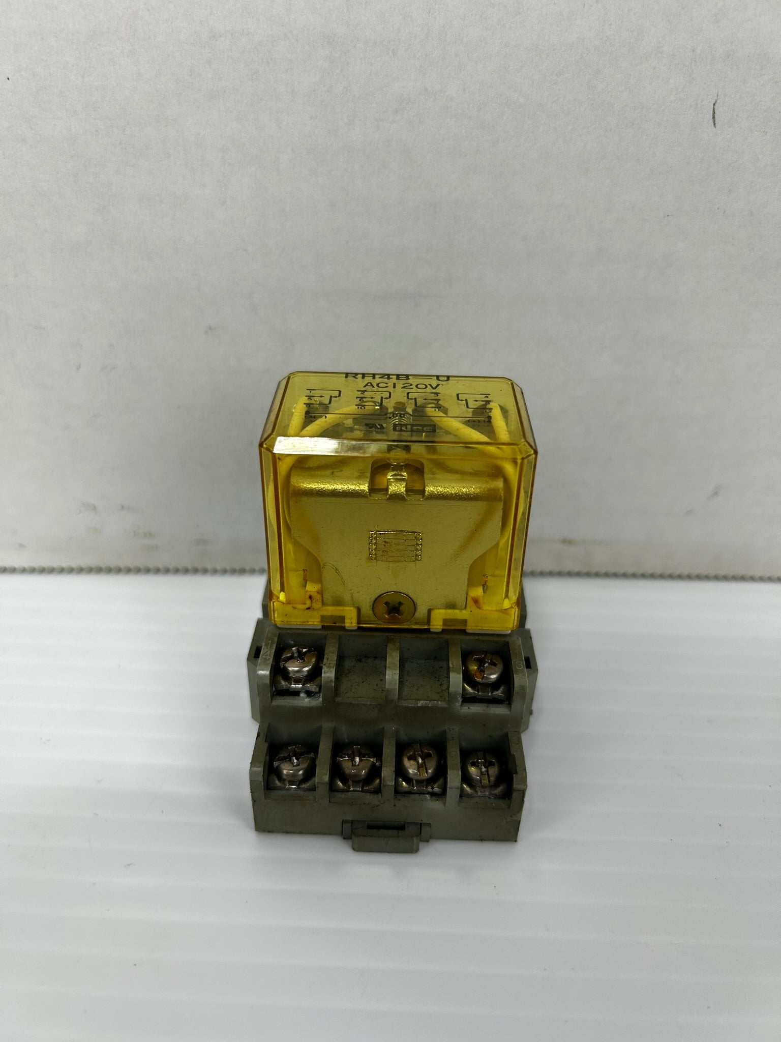 Idec RH4B-U Relay 120V 10A With SH4B-05 Base 300V 10A - Lot of 3