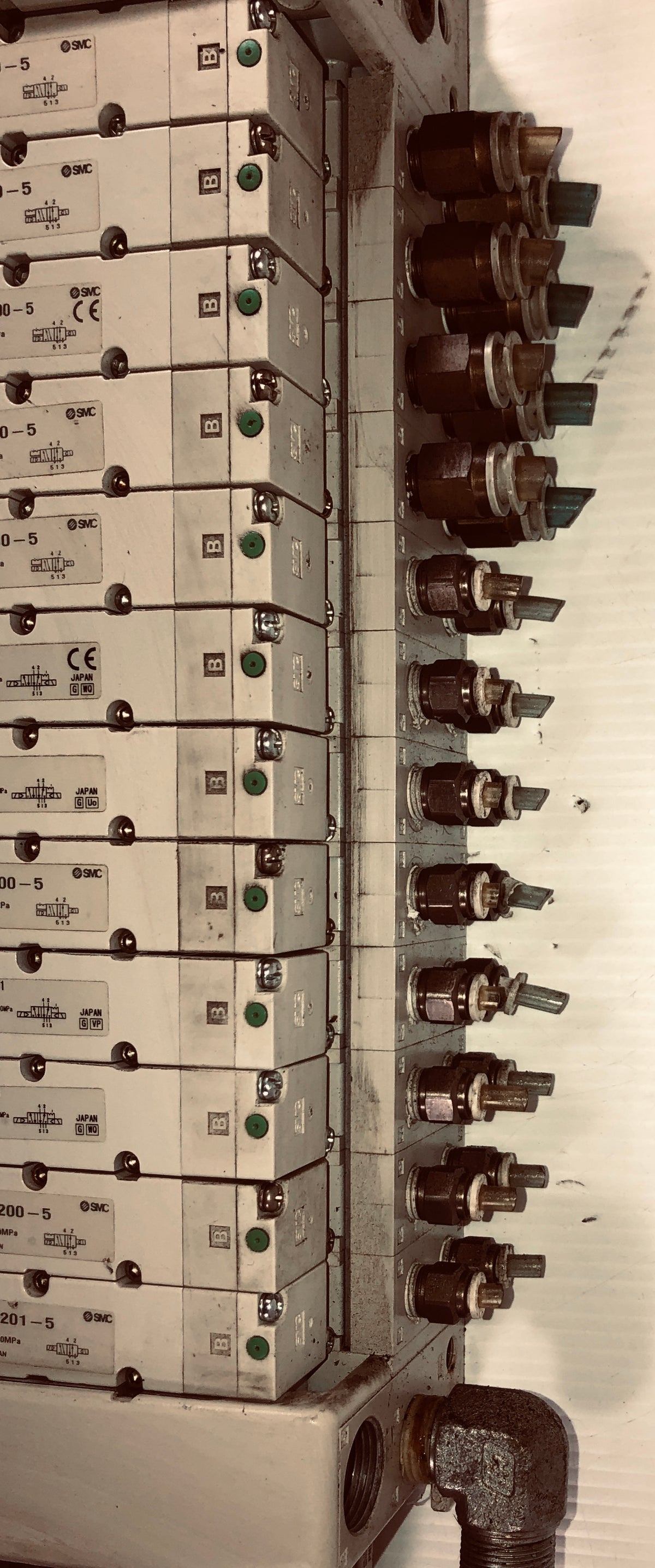 SMC VQ4200-5 x 8, VQ4200-51 x 3, VQ4201-5 x 1 Pneumatic Valve Bank