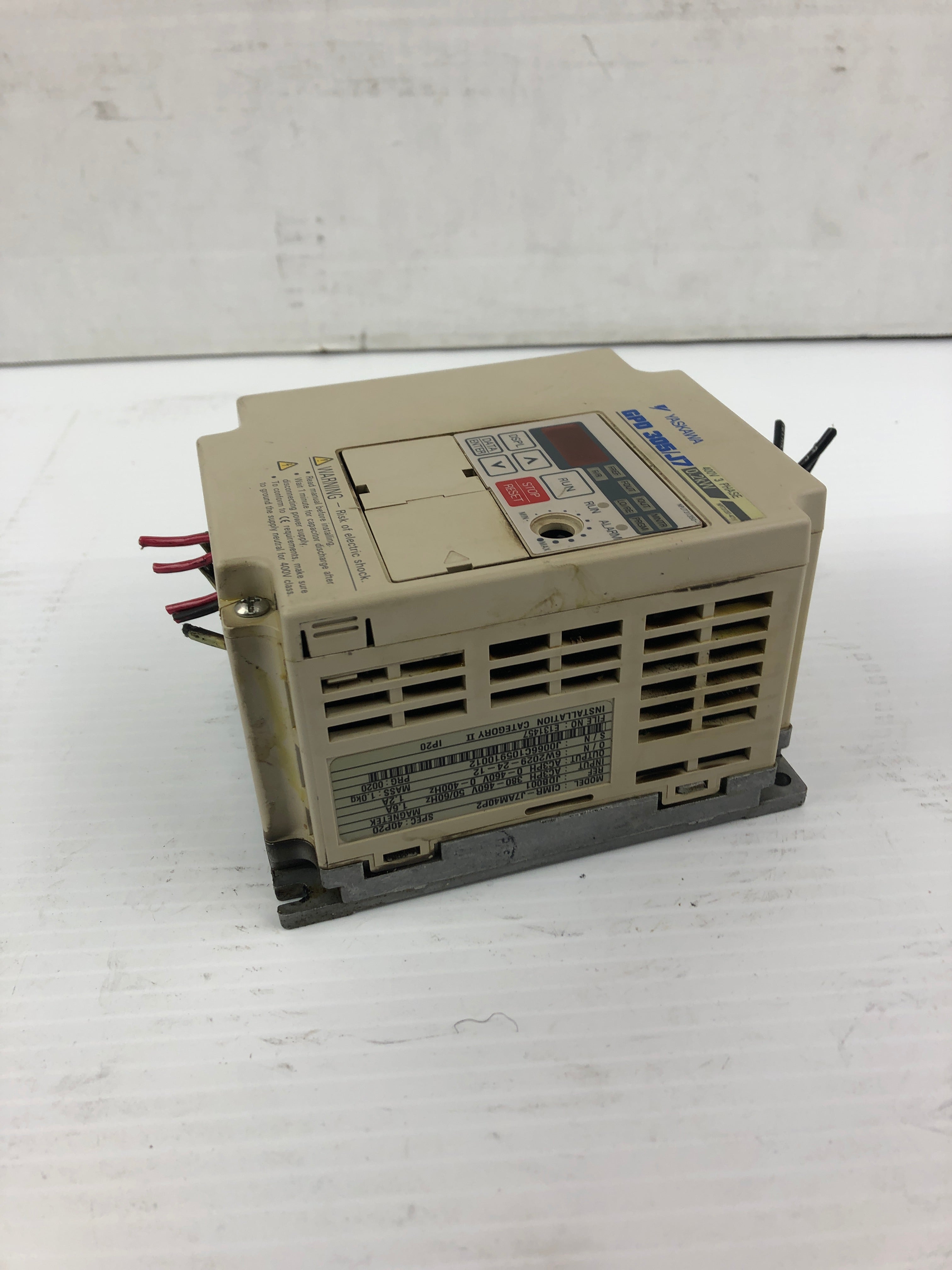 Yaskawa CIMR-J7AM40P2 Servo Drive GPD 305/J7 400V 1.2-1.6A 3PH 0.2kW 0-400Hz