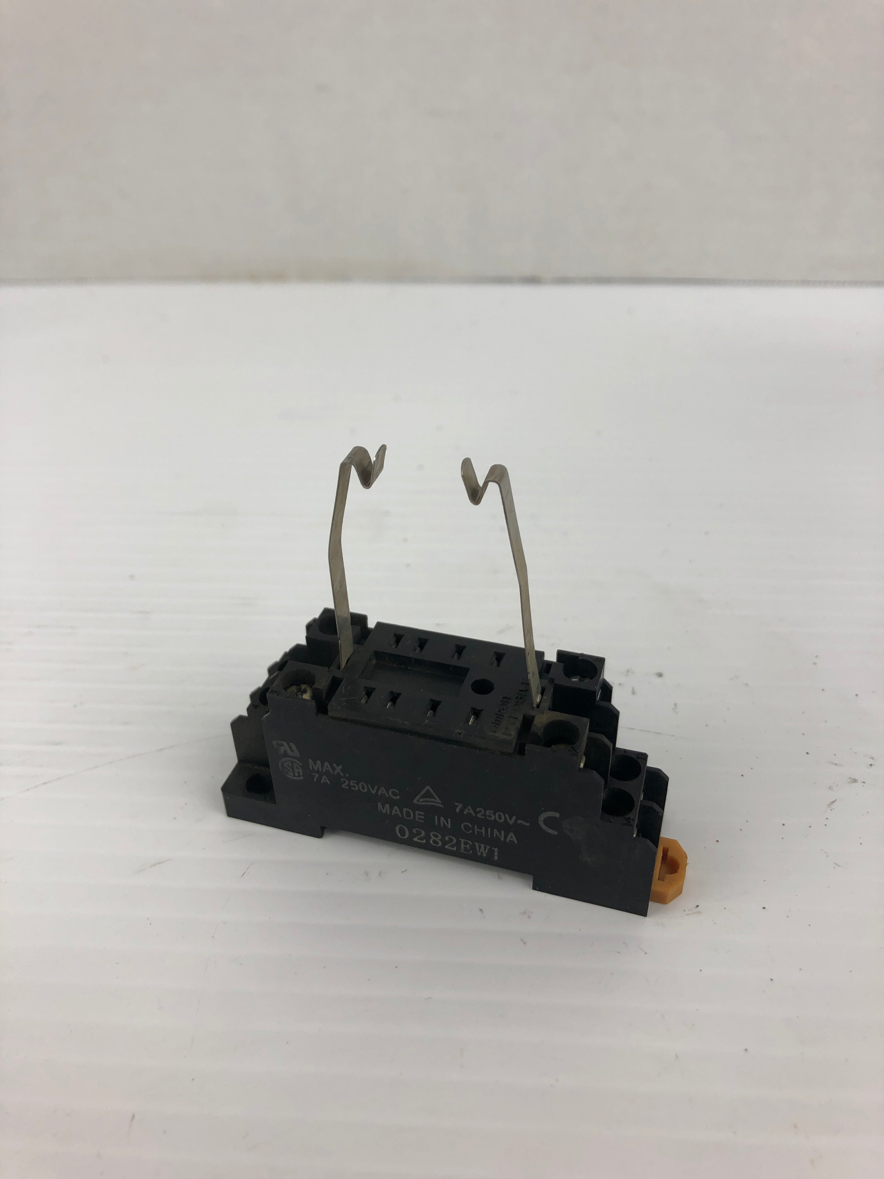 Omron 0282EW1 Relay Base Socket Only