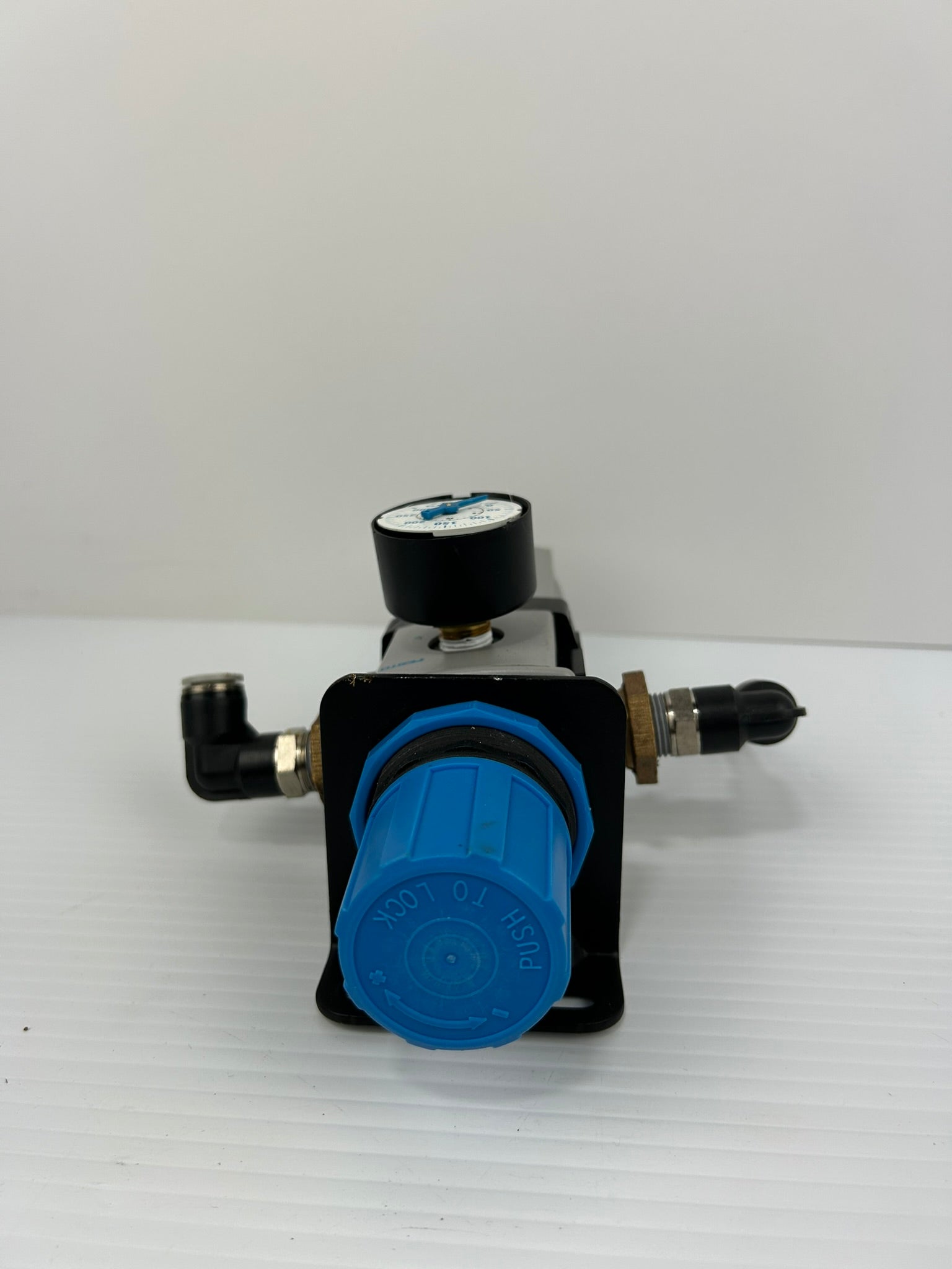 Festo LFR-M2-N1/2-C10SG Pneumatic Regulator Filter 145PSI with 183908 Gauge