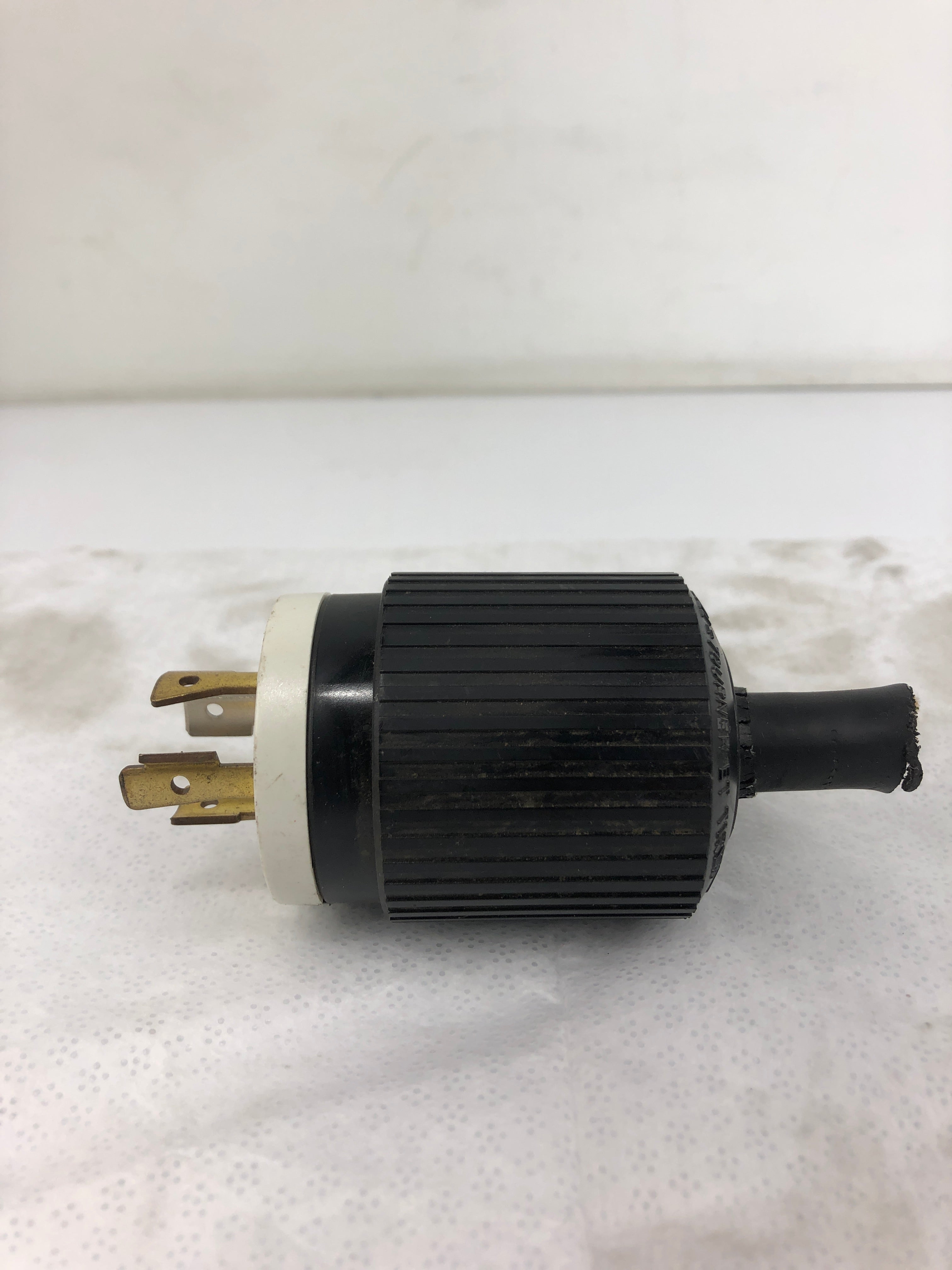 Hubbell Turn and Pull NEMA L14-20 20A 125/250V