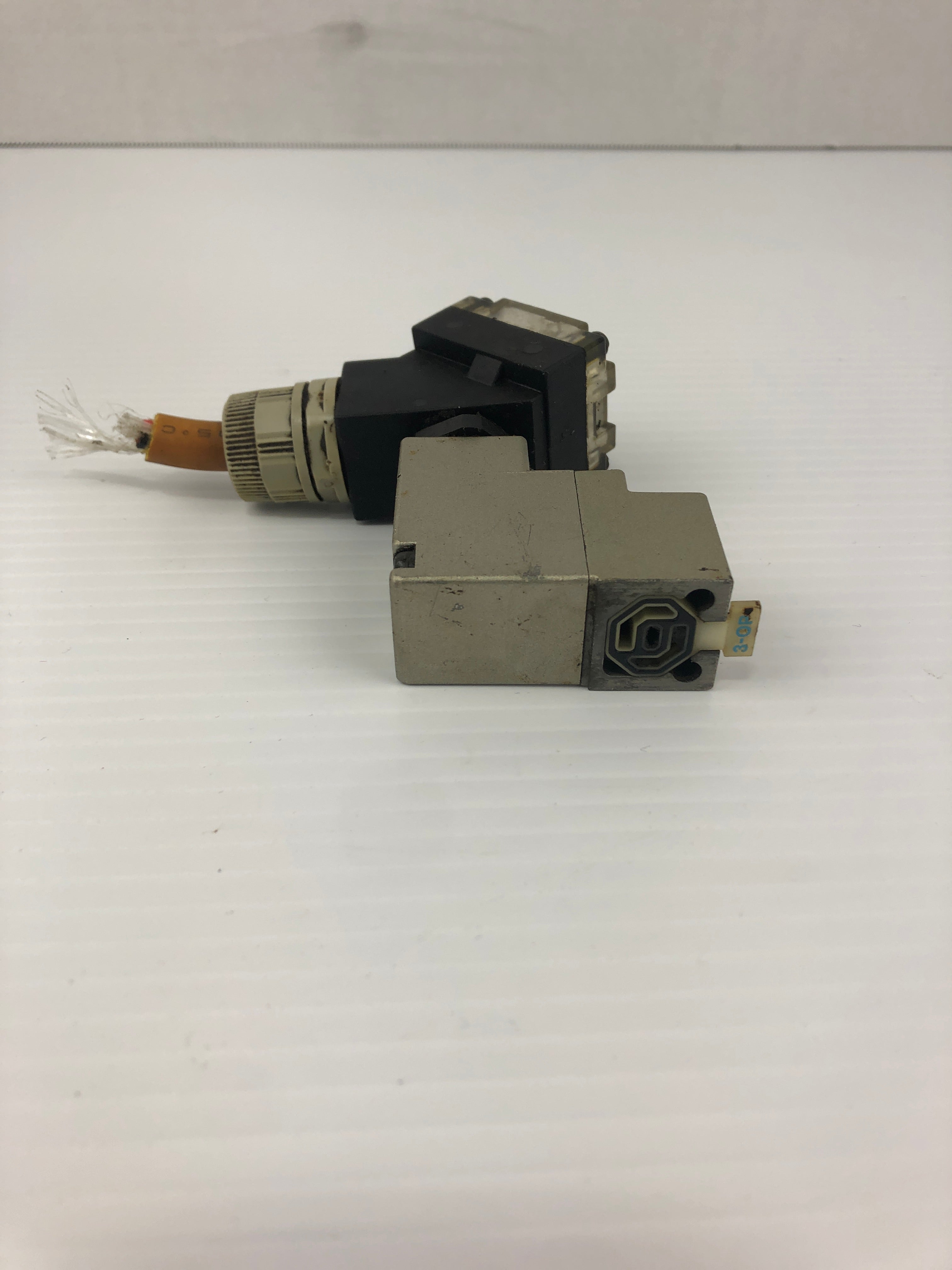 SMC VO301-003TZ-X302 Solenoid Valve