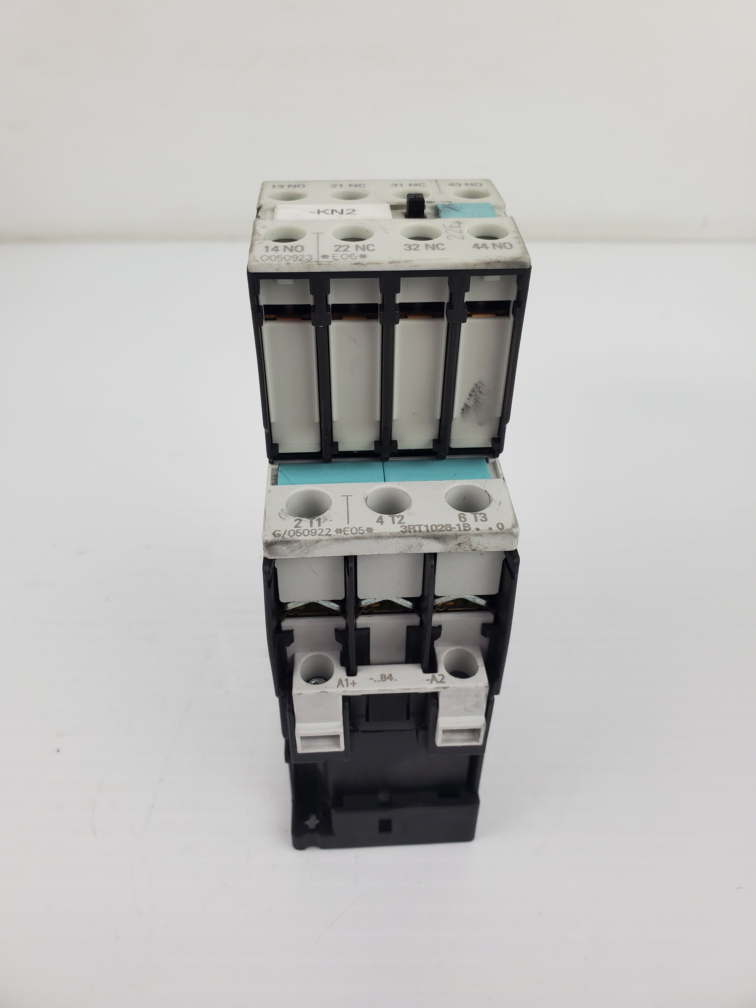 Siemens 3RT1026-1B Contactor with L0050923 Connector