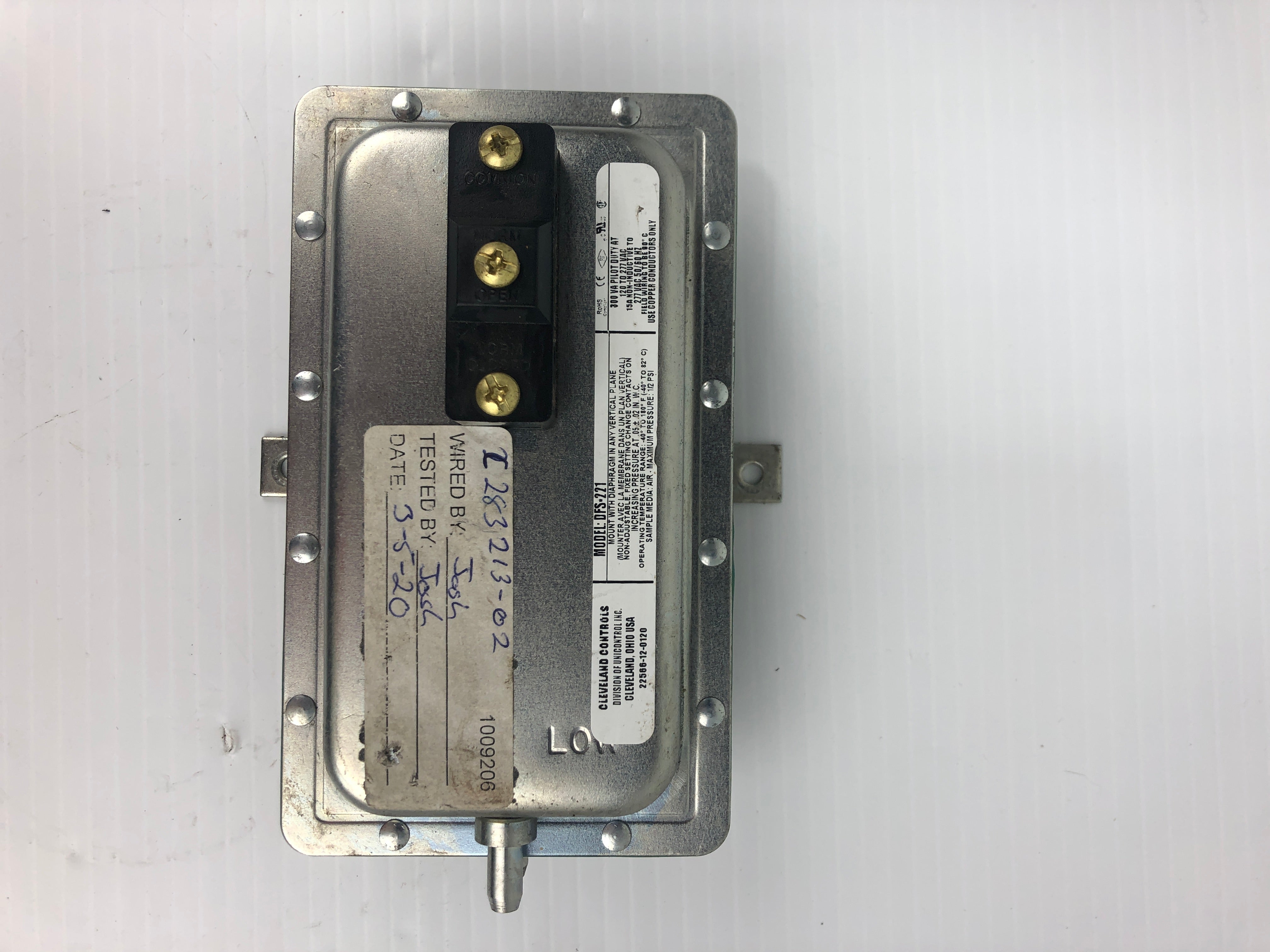 Cleveland Controls DFS-221 Air Pressure Indicator Switch 120-277VAC 300VA 15A