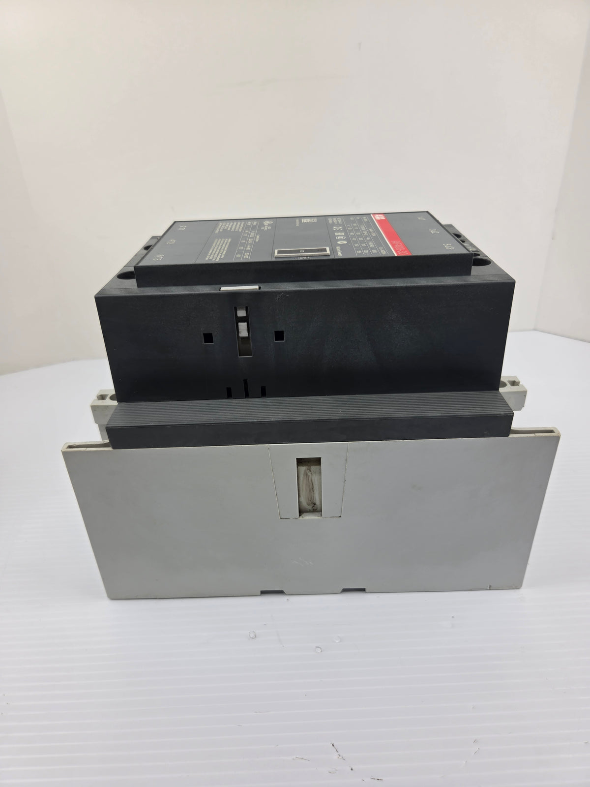 ABB AF400-30 IEC Contactor 400A AC-3 600A AC-1 3 Pole 100-250V AC/DC Coil
