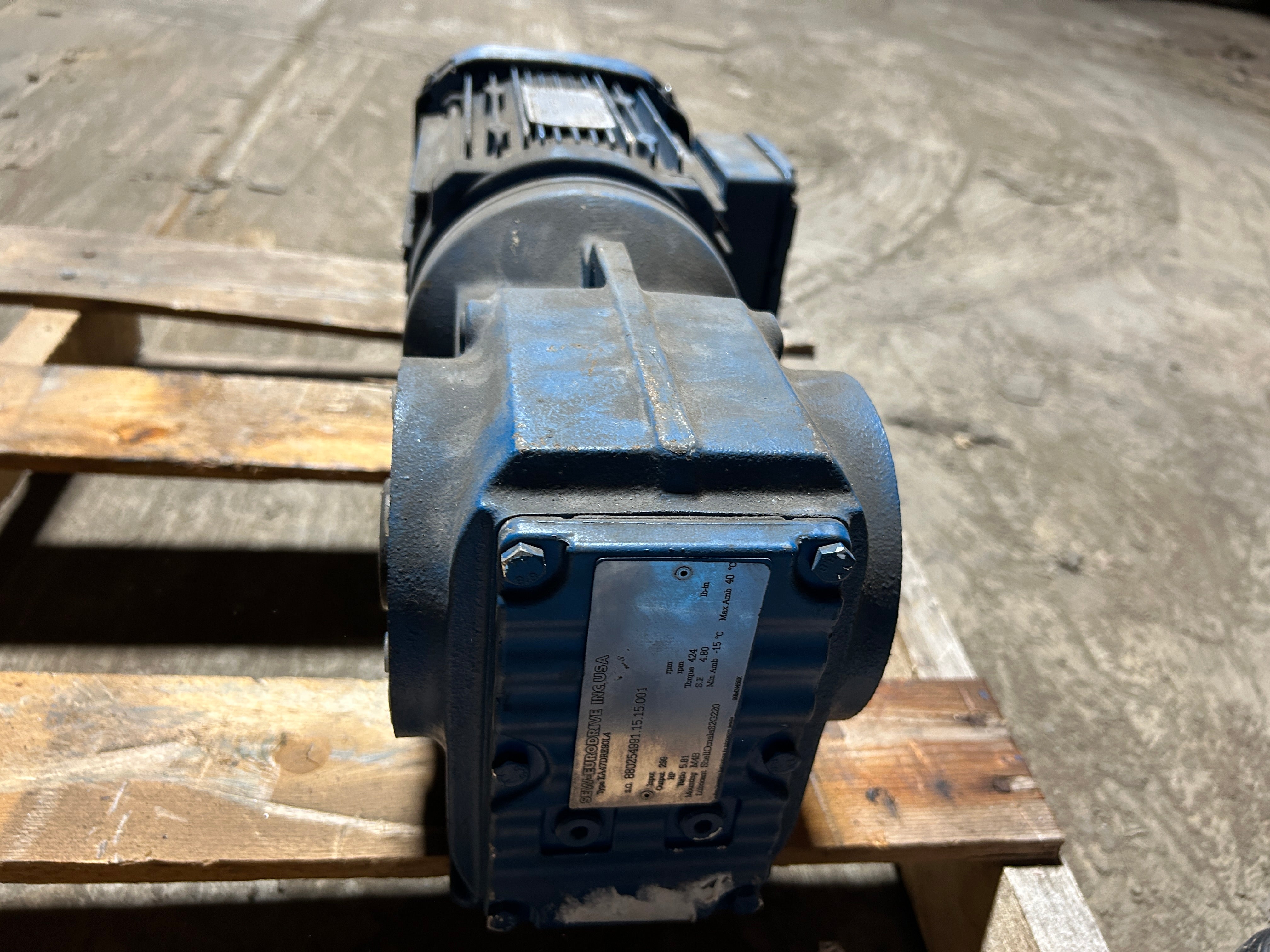 SEW Eurodrive KA47DRE90L4 Gearmotor 2HP 1740/299 RPM 5.81 Ratio 424 In-Lbs