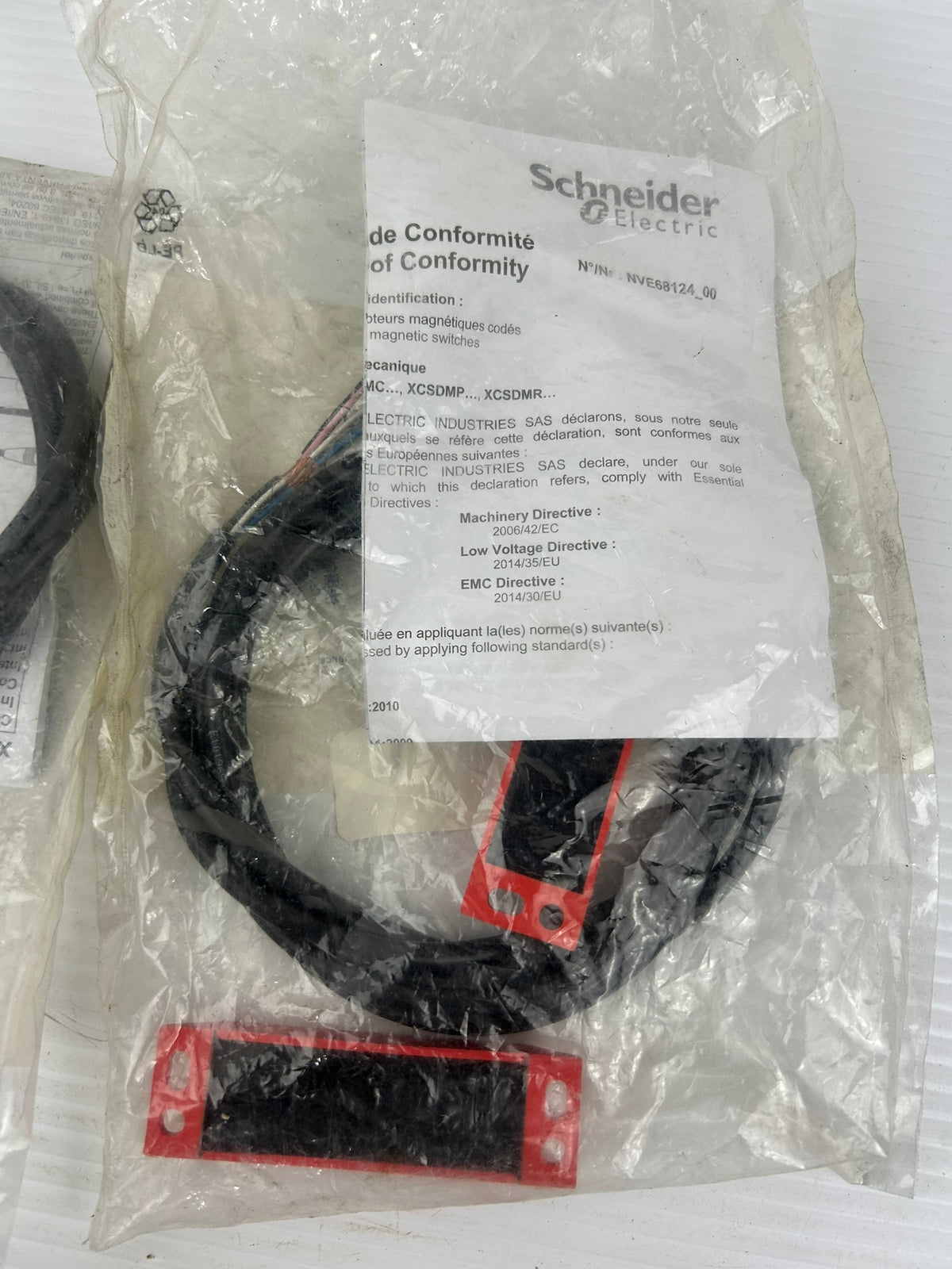 Telemecanique XCS-DMP7012 Magnetic Safety Switch Sensor 24VDC 2M Cable Lot of 2