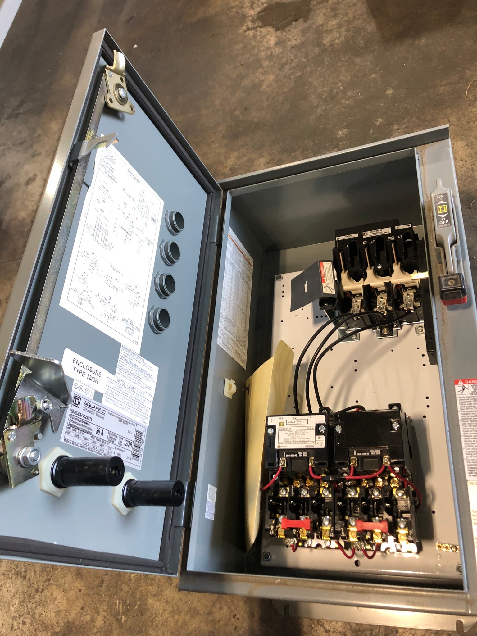 Square D 8810UCA4V02SY74 Combination Starter 30A Breaker Disconnect Type 12/3R