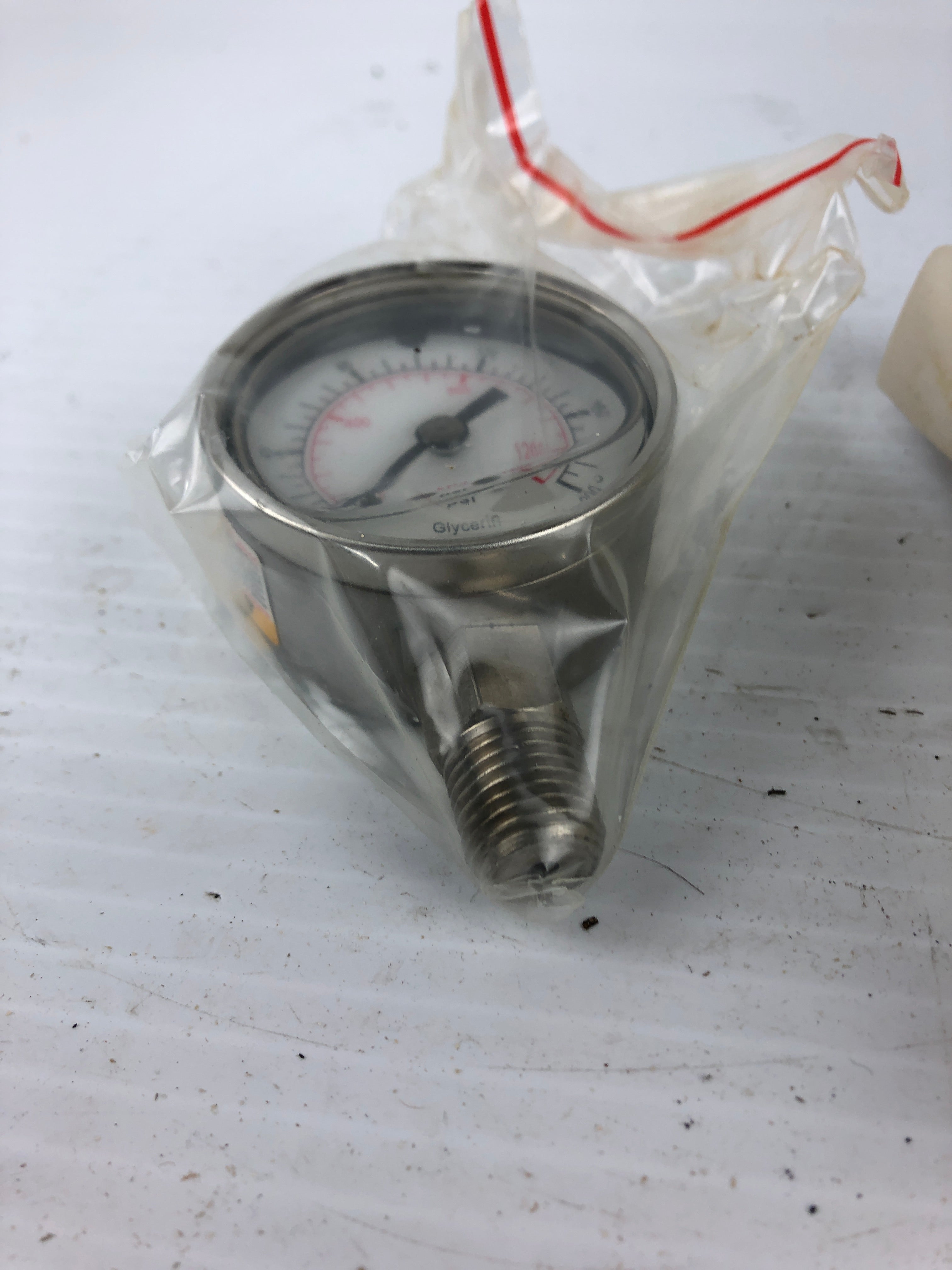 Universal Pressure Gauge 4CFG1 2" 0-200 PSI