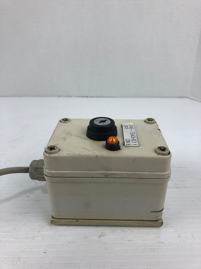 Idec HW-CB10 Control Box with Key Switch - Missing Key