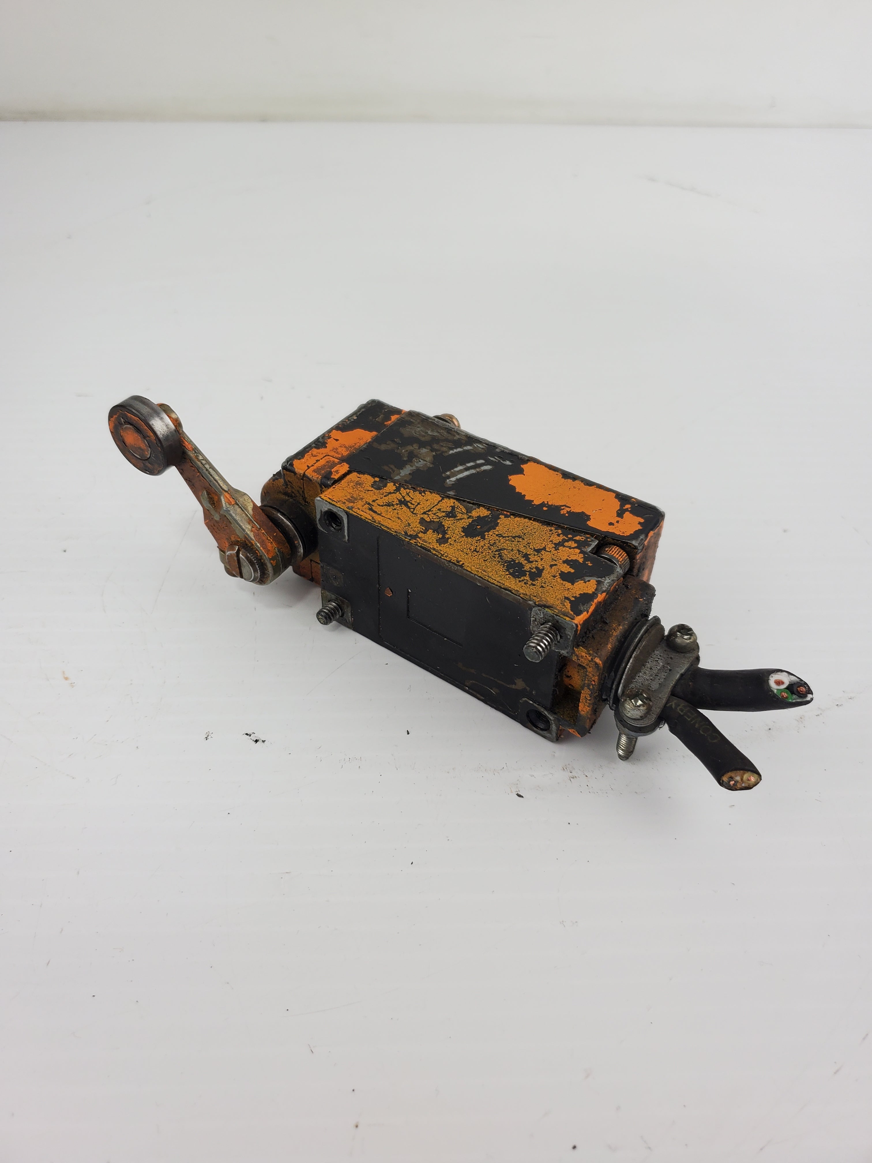 Square D AEQ2545 Limit Switch Series B Class 9007