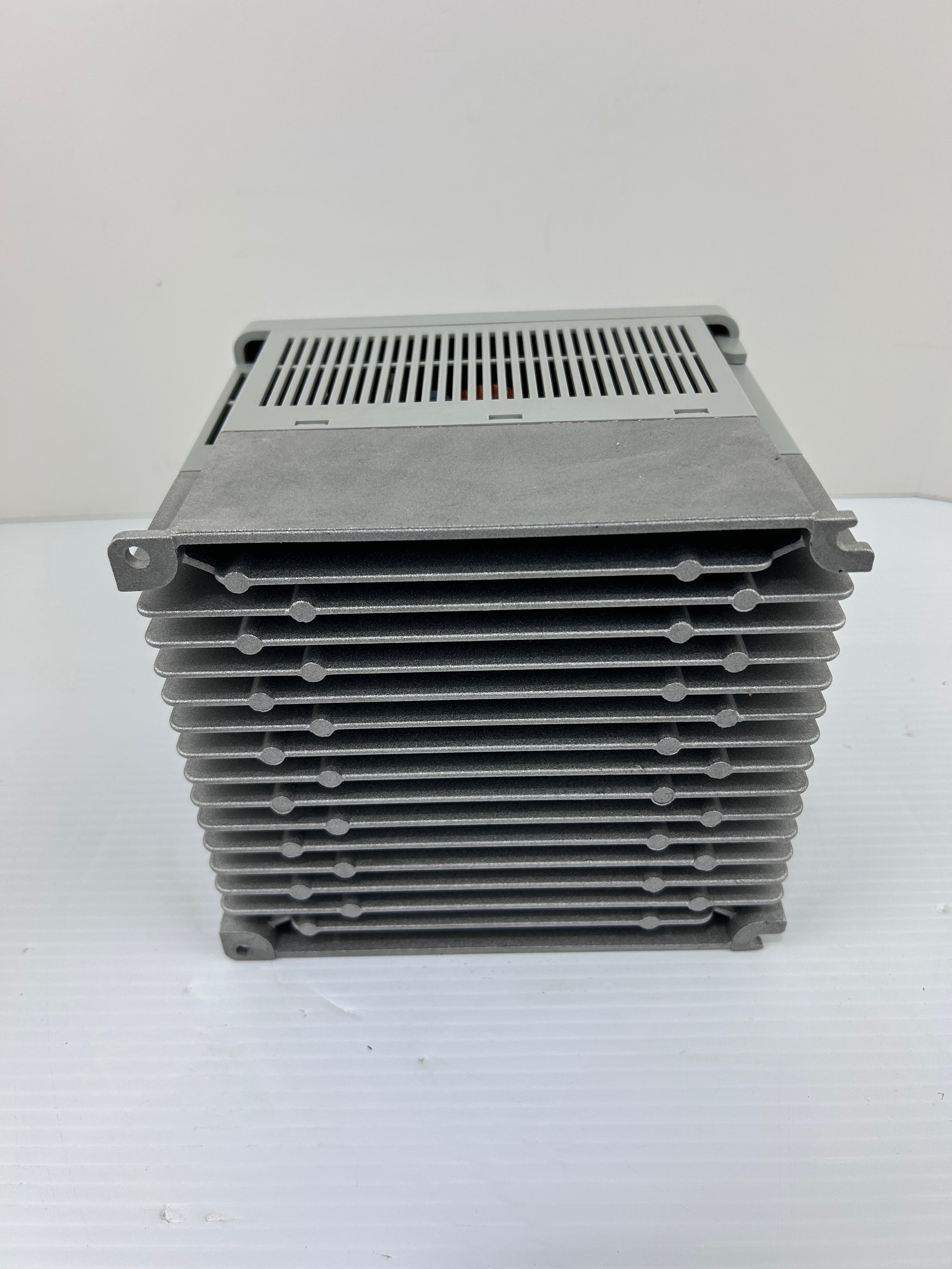 Allen-Bradley 1305-BA03A Adjustable Frequency AC Drive Bulletin 1305 1HP