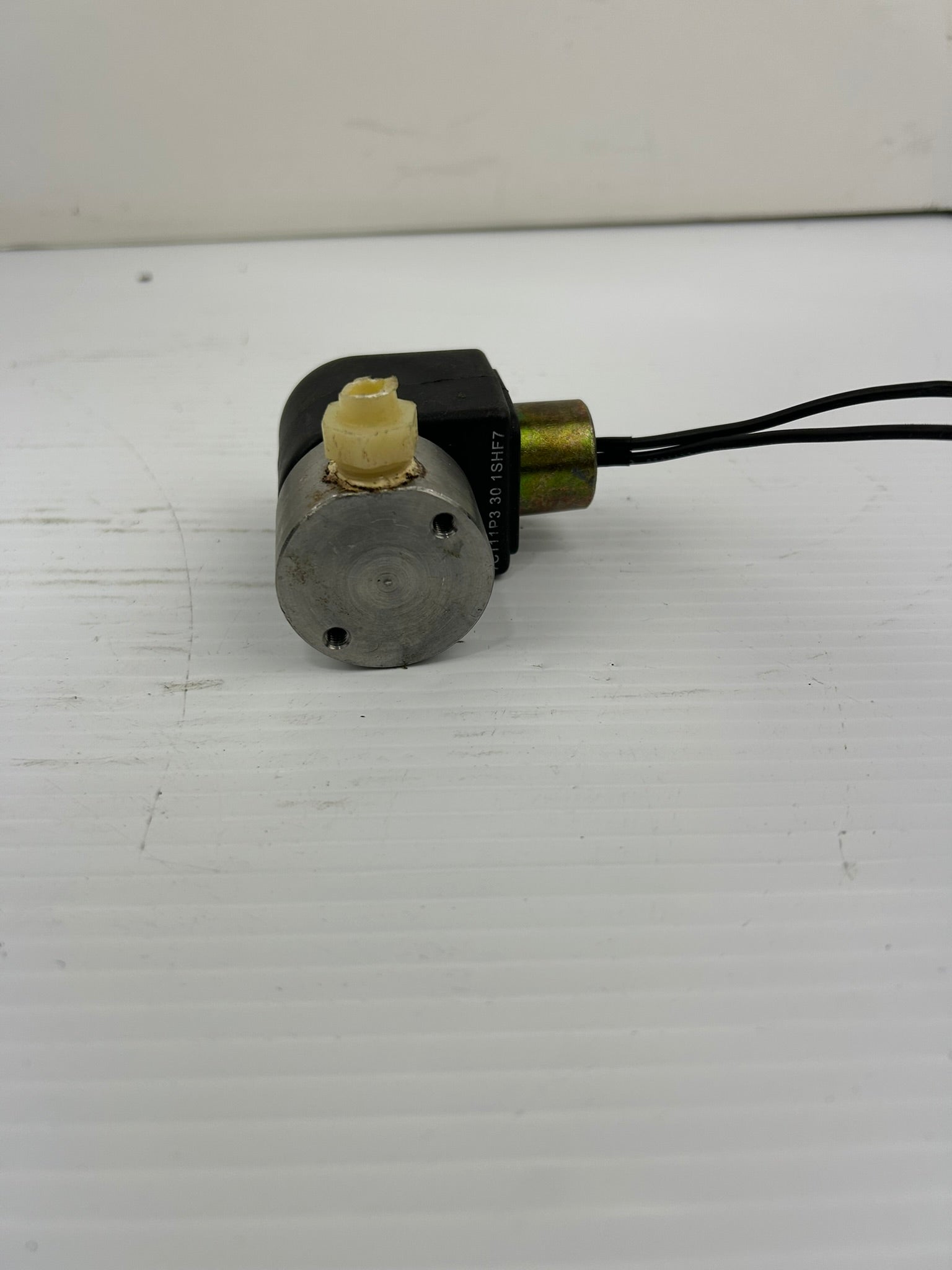 Parker 71215SN2VN00N0C111P3 Solenoid Valve 110/120 Volts 50/60Hz 10 Watts 40 PSI