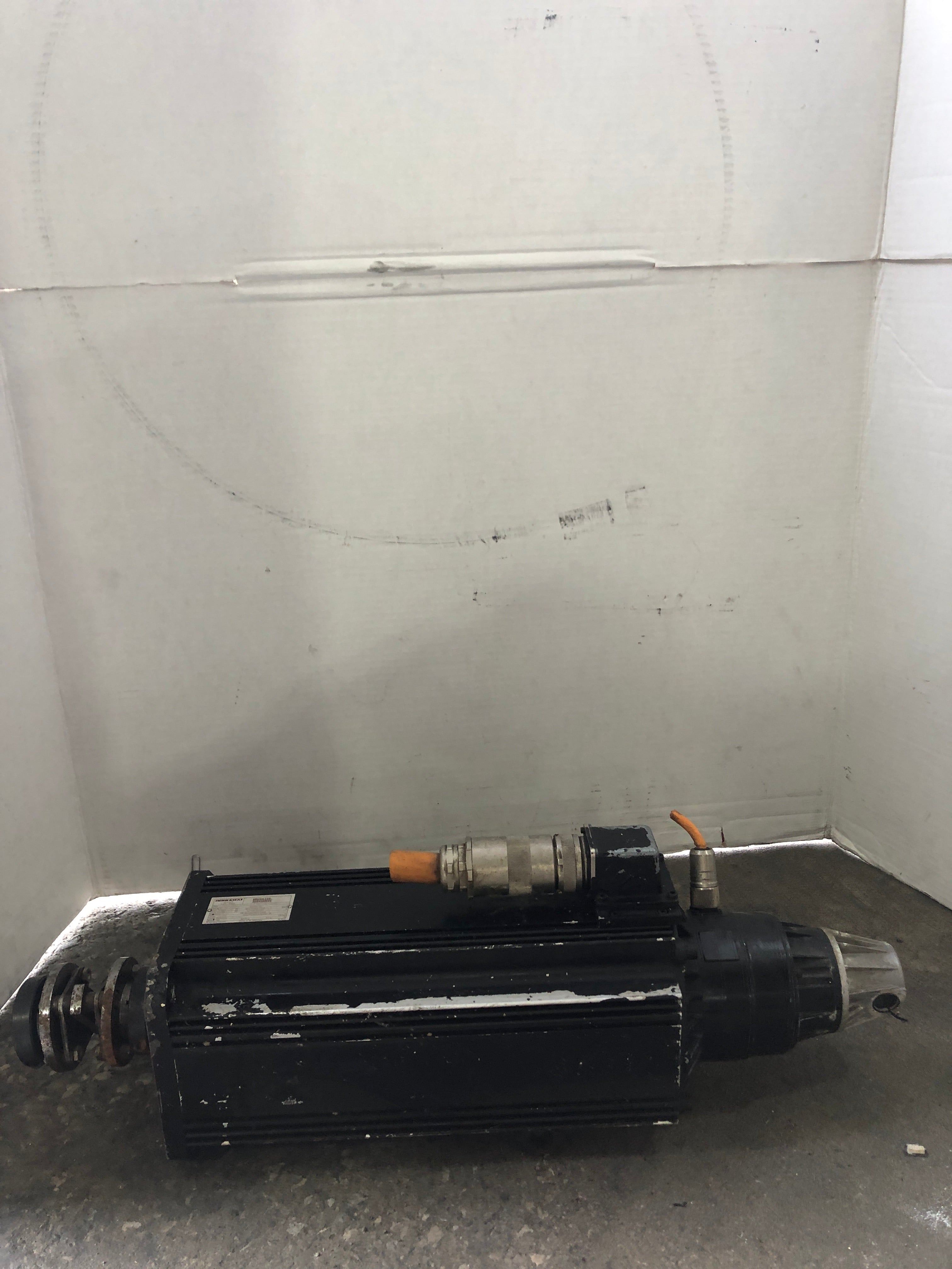 Indramat 1120D-0-ED-4-C/130-A-0/WI520LX/S005 Brushless Servodrive Motor 3,000RPM
