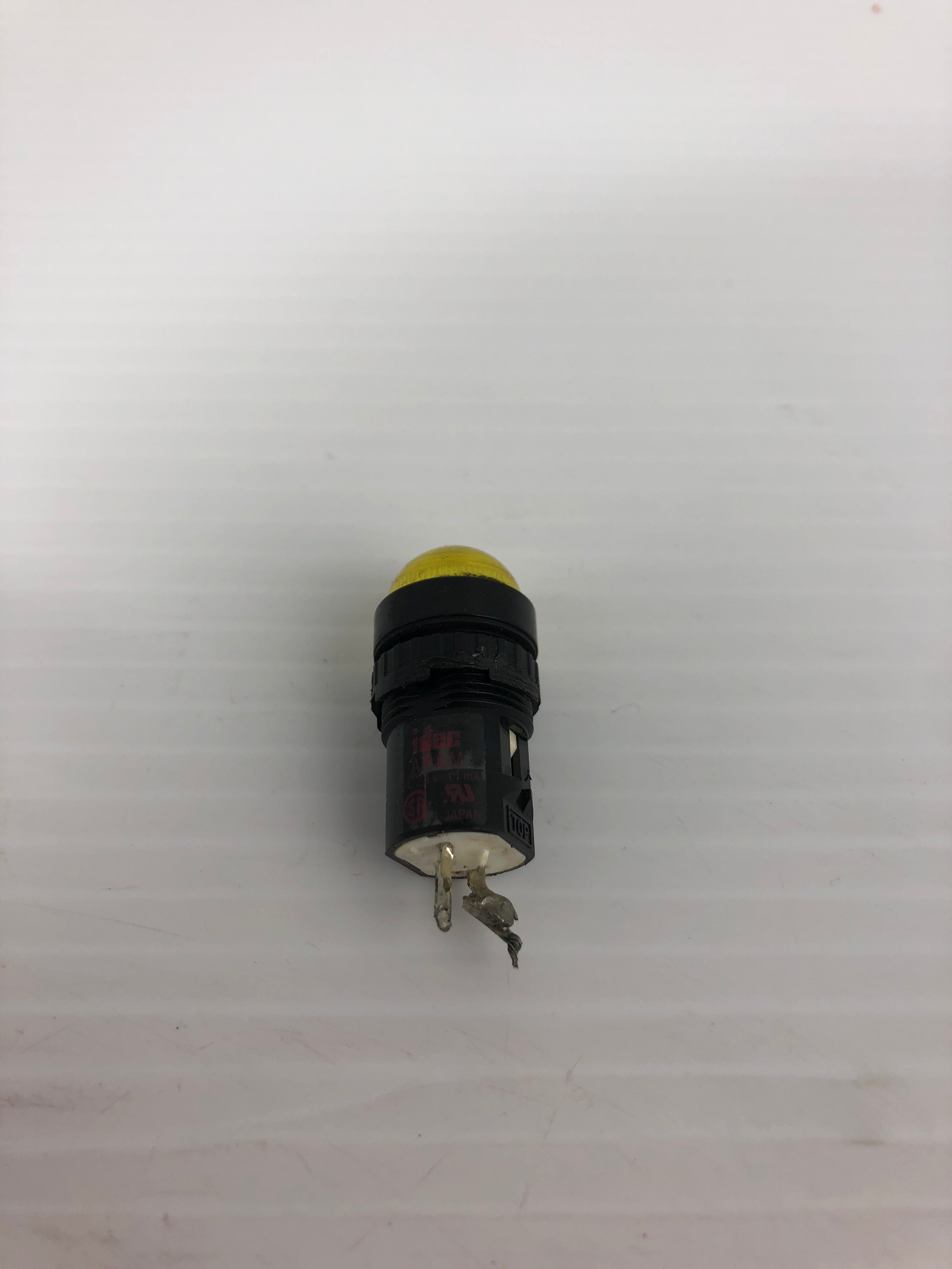 Idec AP6M Yellow Pilot Light DC24V 11mA