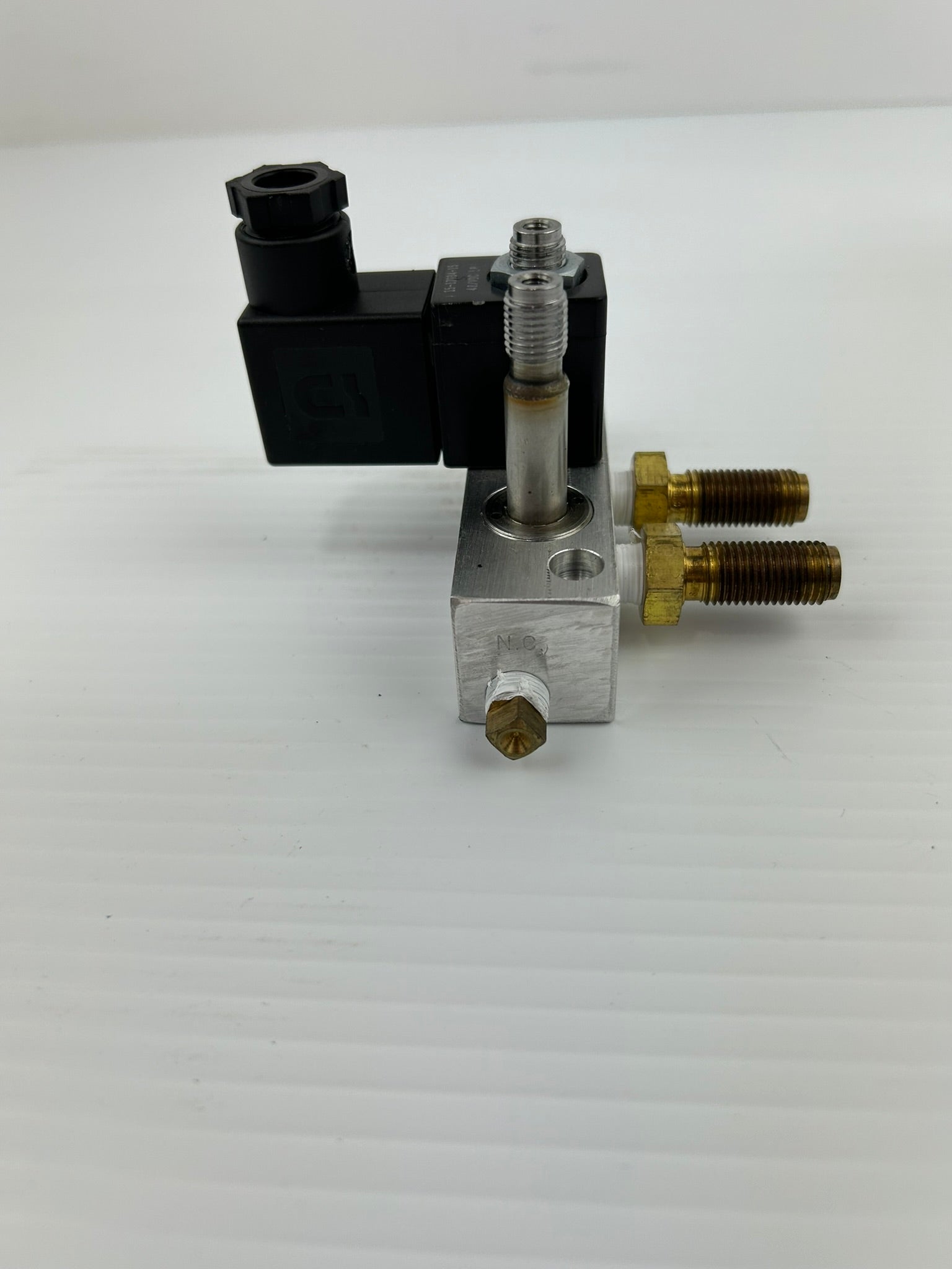 Versa Products EZM-8233-2-1-HCL-48VDC Valve Block with 15-17034-15