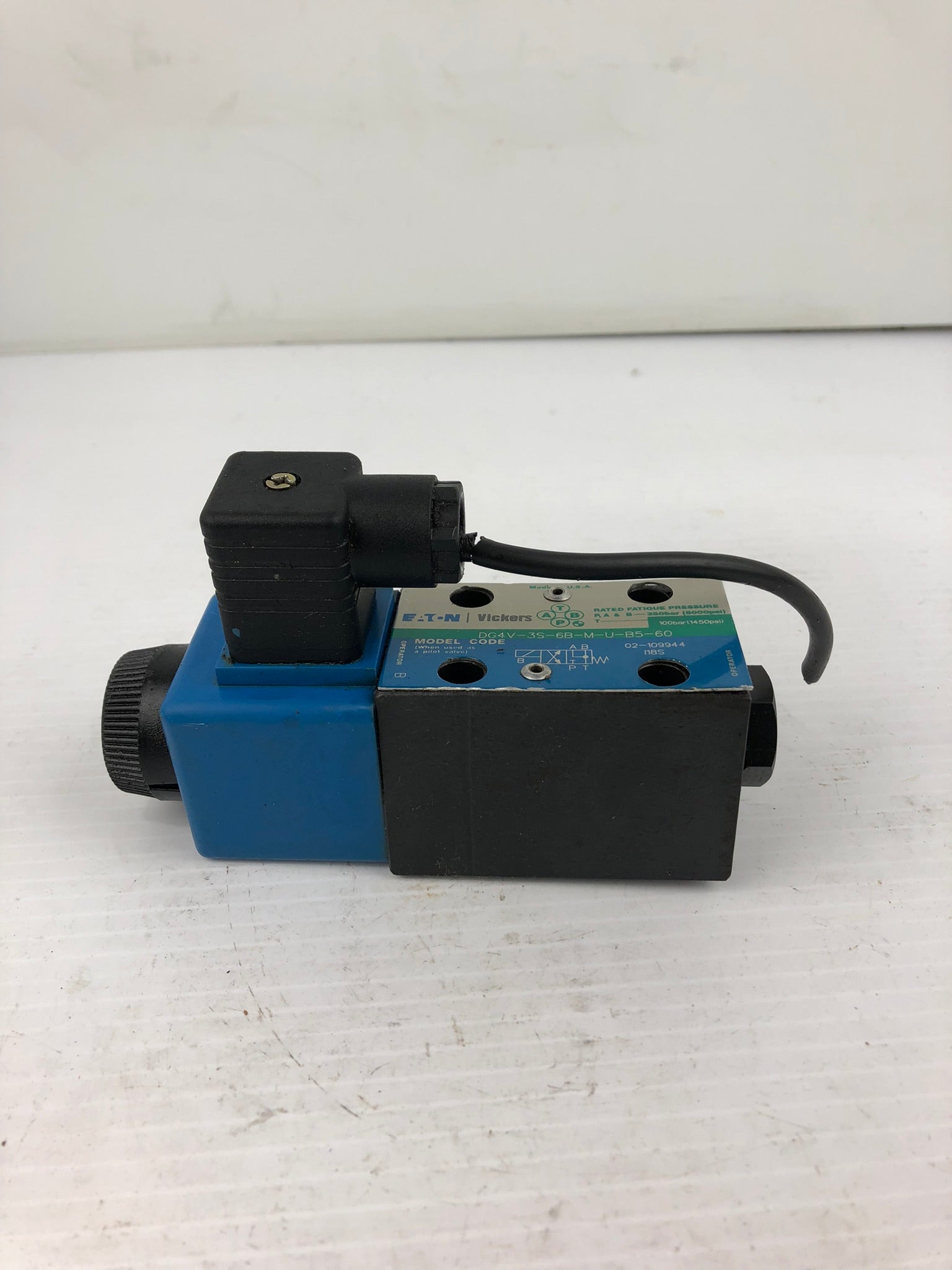 Eaton Vickers DG4V-3S-6B-M-U-B5-60 Solenoid Valve