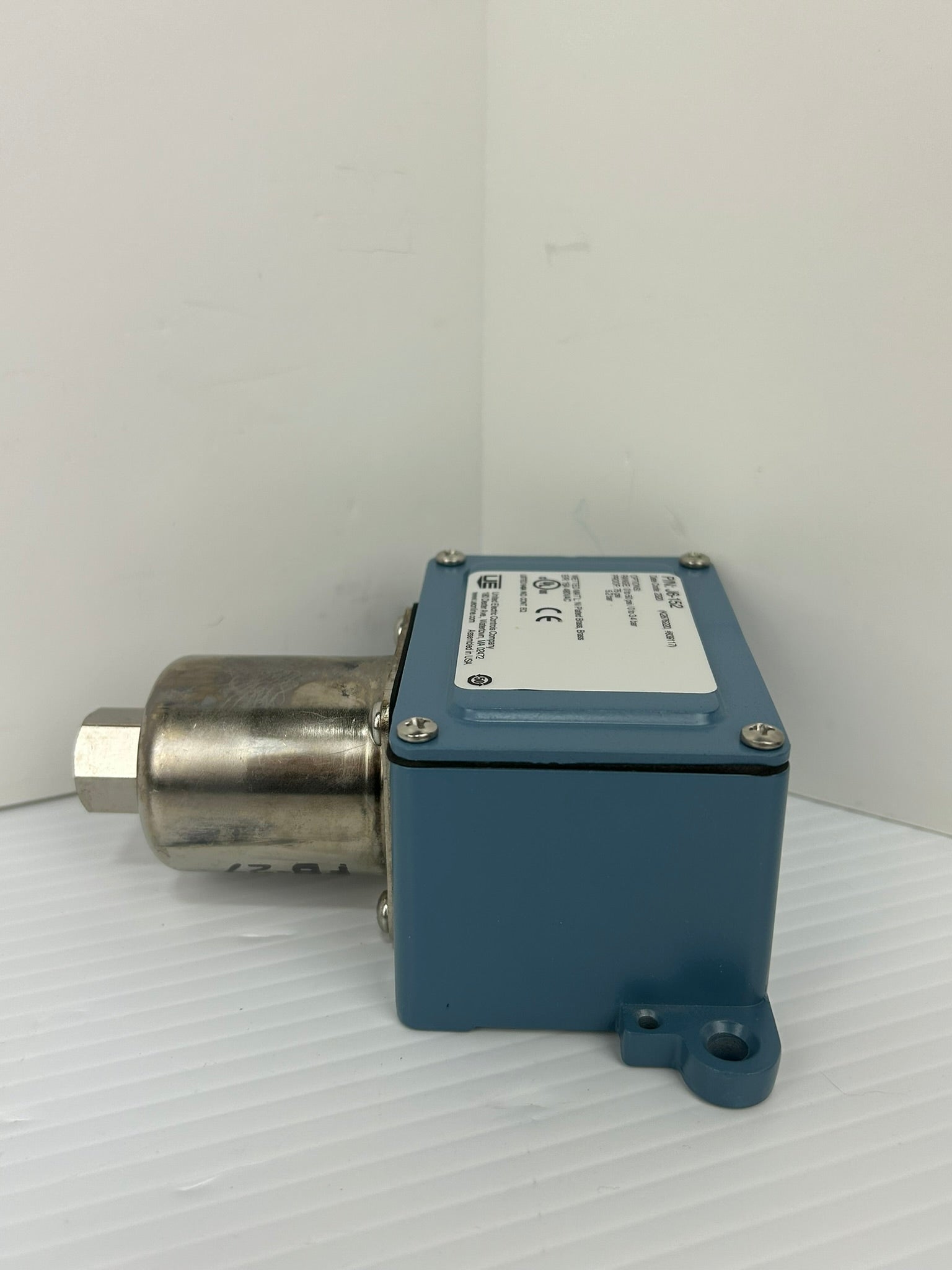 United Electric Controls J6-152 Pressure Switch 0-50PSI 0-3.4bar