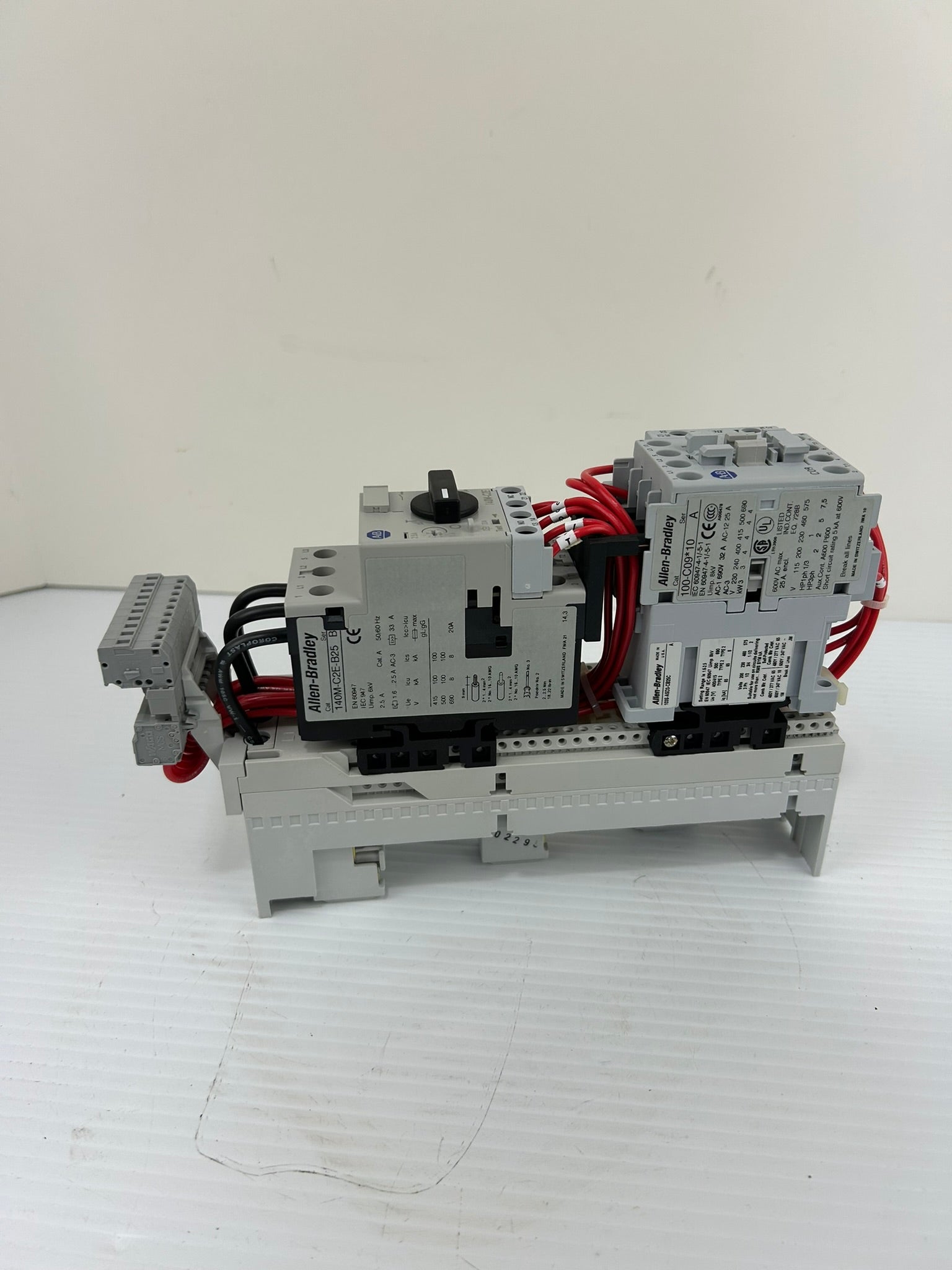 Allen-Bradley 140M-C2E-B25 Motor Starter 100-C09*10 Contactor Assembly 100-S