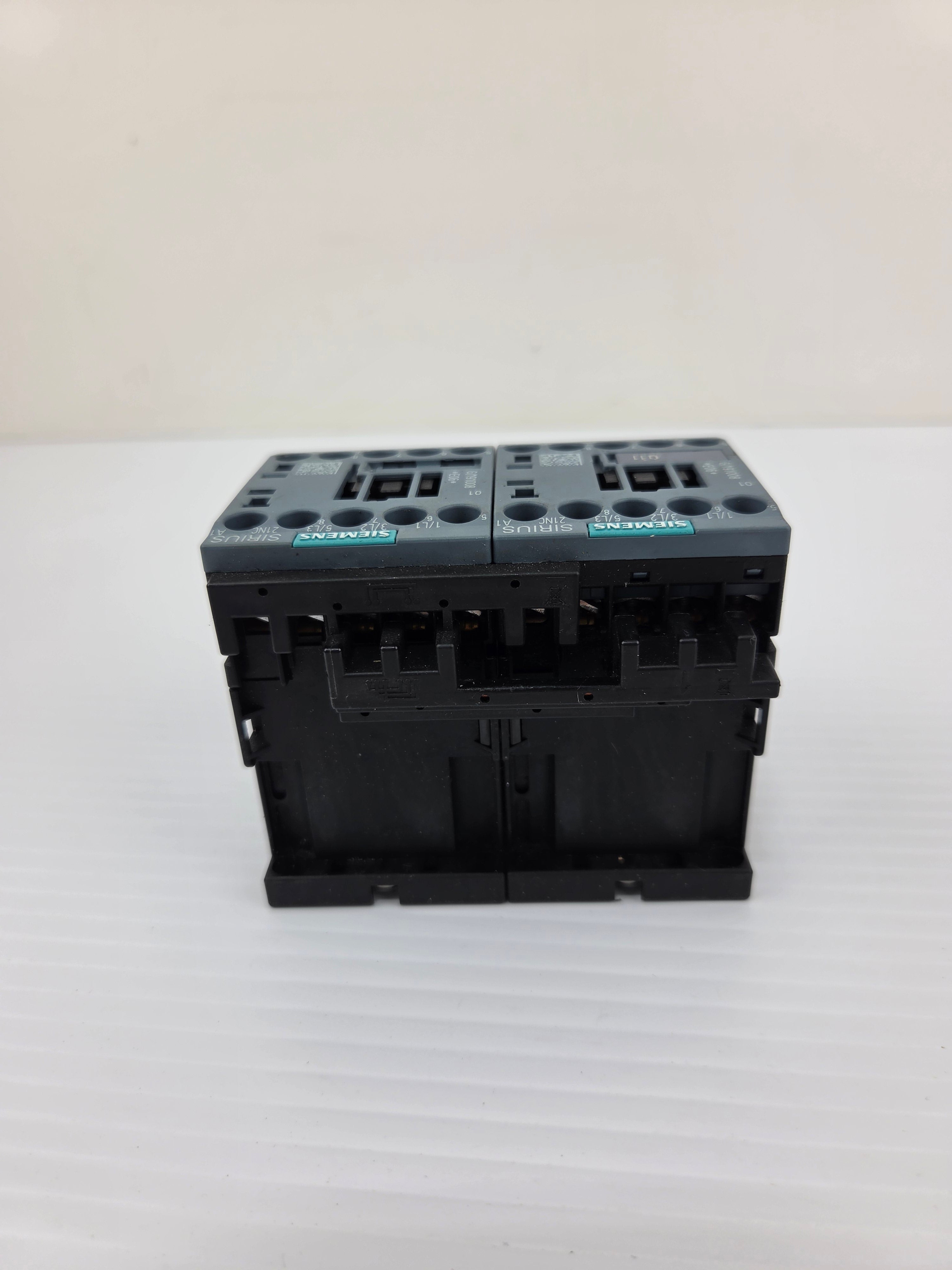 Siemens SIRIUS 3RA2317-8XB30-1AK6 Reversing Contactor 3RT2017-1AK62