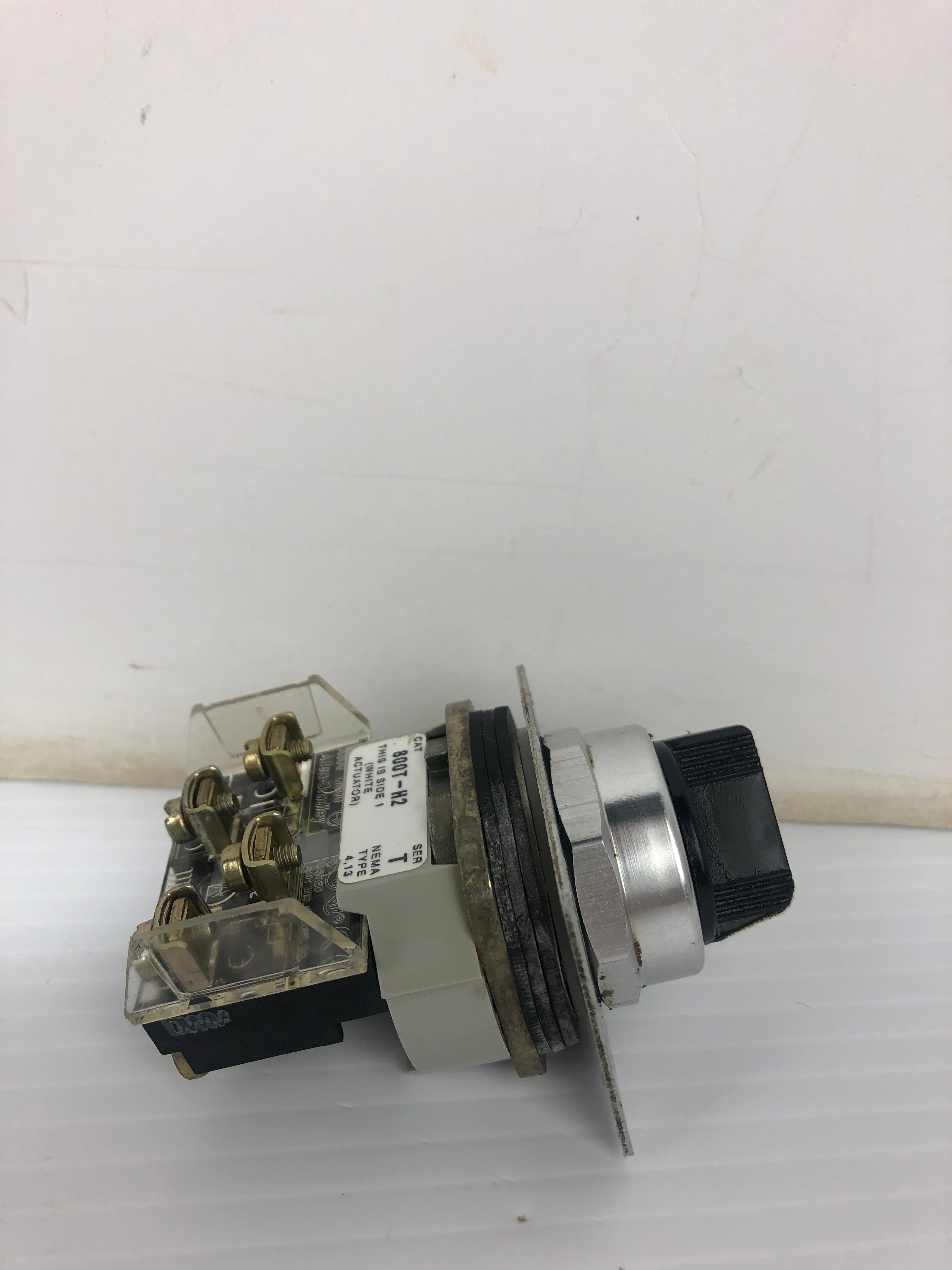 Allen-Bradley 800T-H2 Selector Switch Type: 4,13 Ser. T