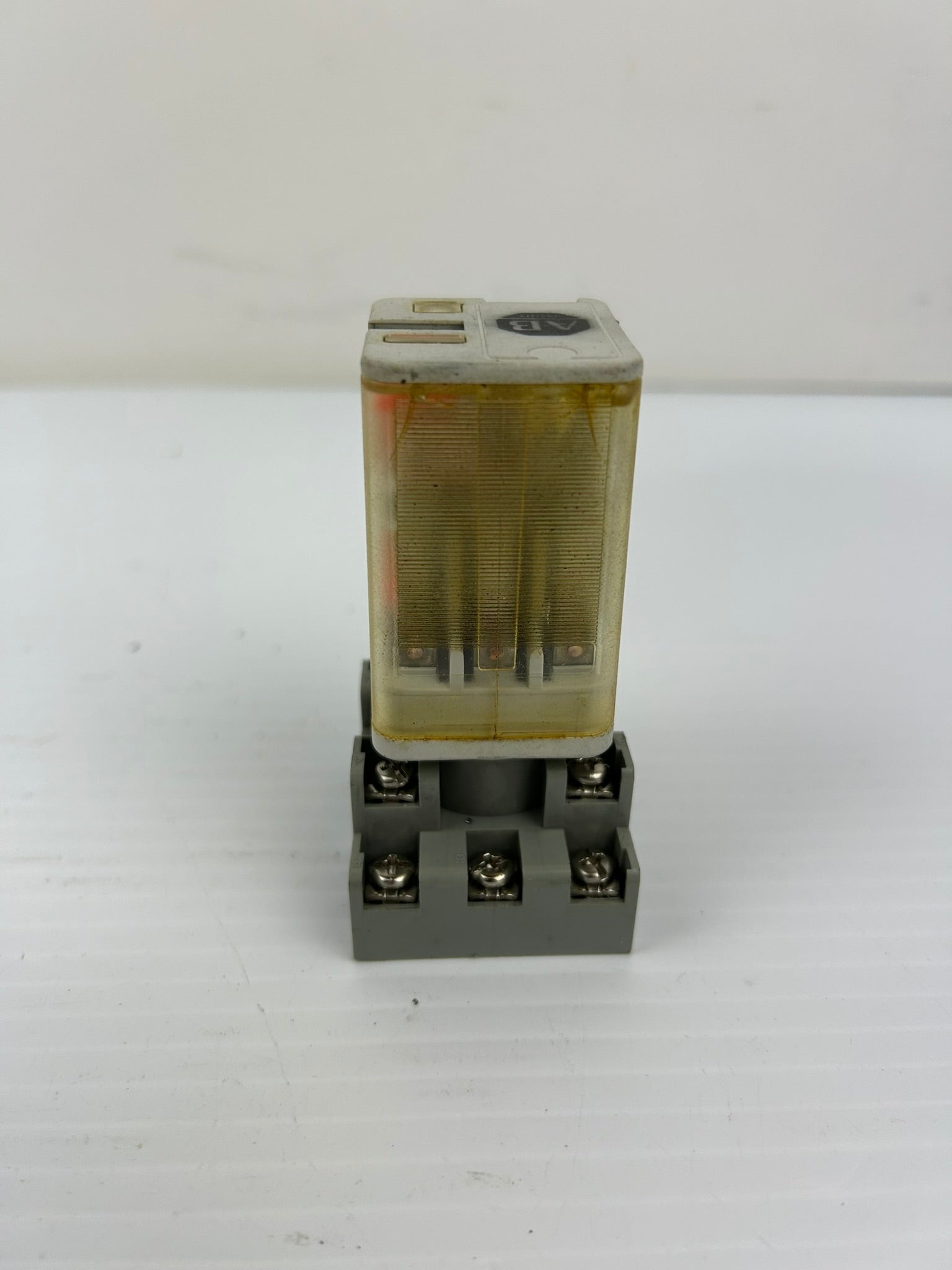 Allen Bradley 700-HA33Z24 Relay Series A with IDEC SR3P-05 Base - Lot of 5