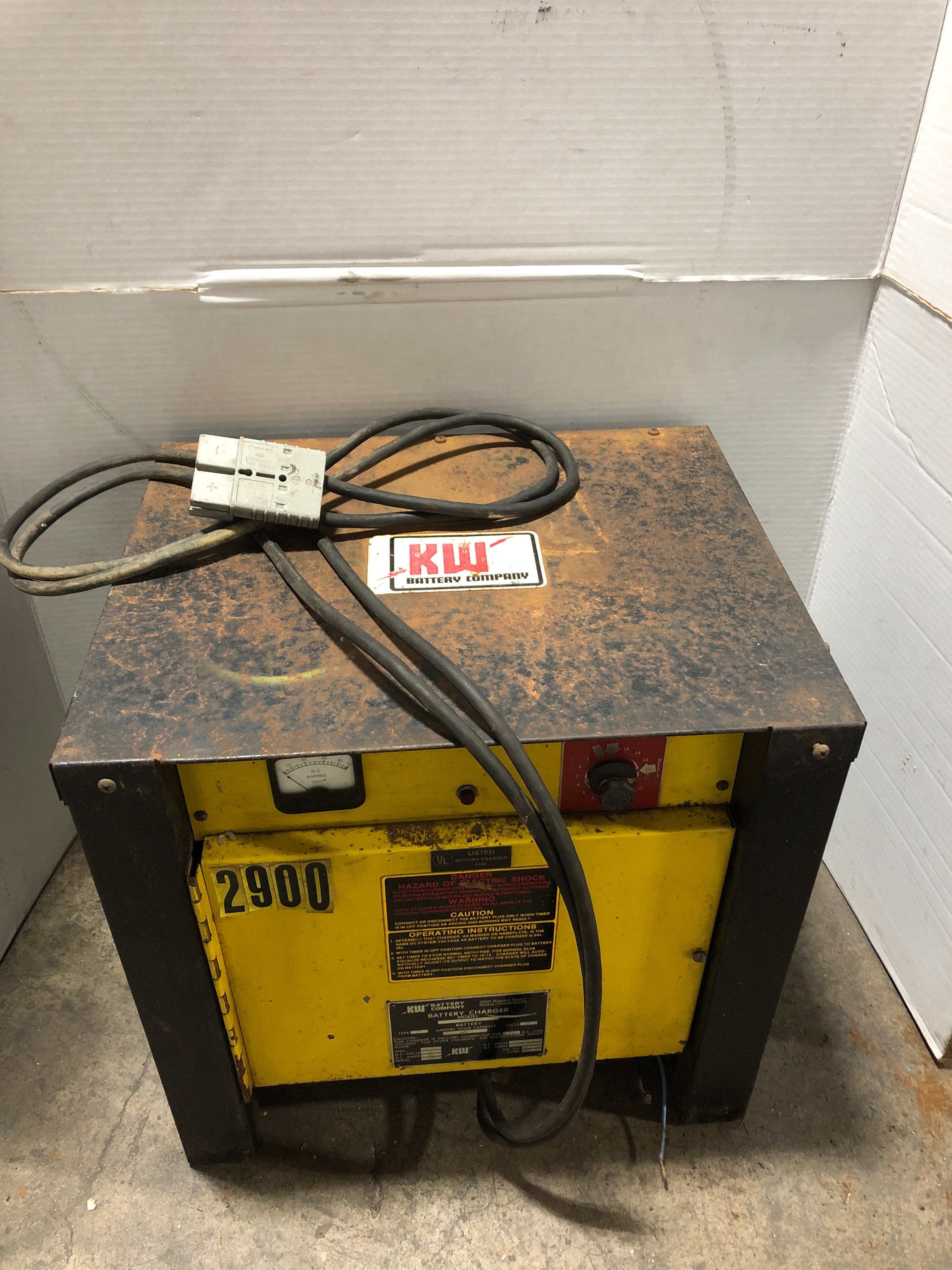 KW Battery Company 12-515F1B Battery Charger Type: LA 60Hz 1PH