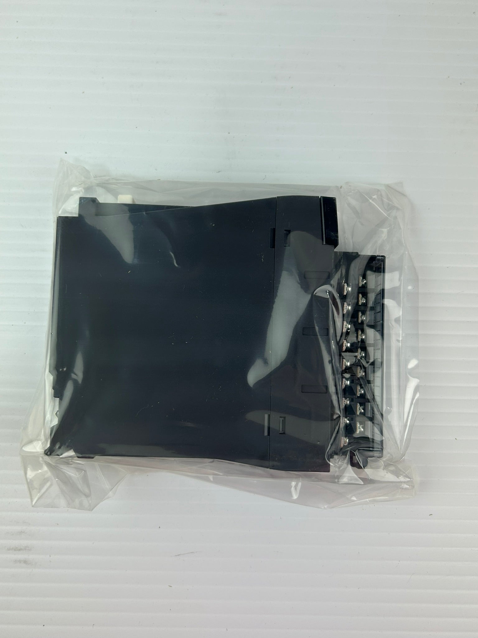 Mitsubishi RX10 MELSEC iQ-R PLC AC Input Module 10 Point 100-120VAC
