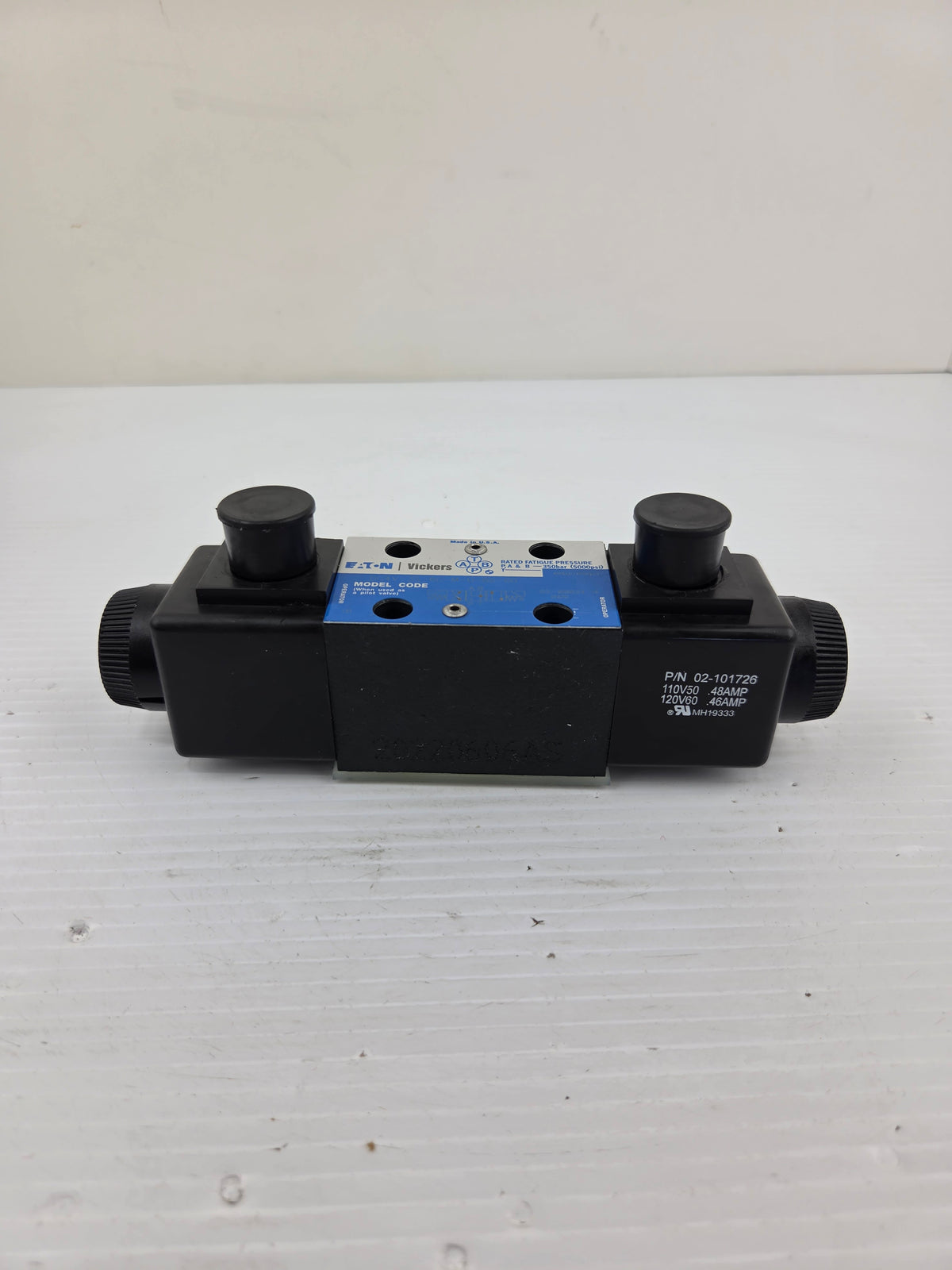 Eaton Vickers DG4V-3S-6C-M-U-B5-60 Hydraulic Directional Valve 5000 PSI Black
