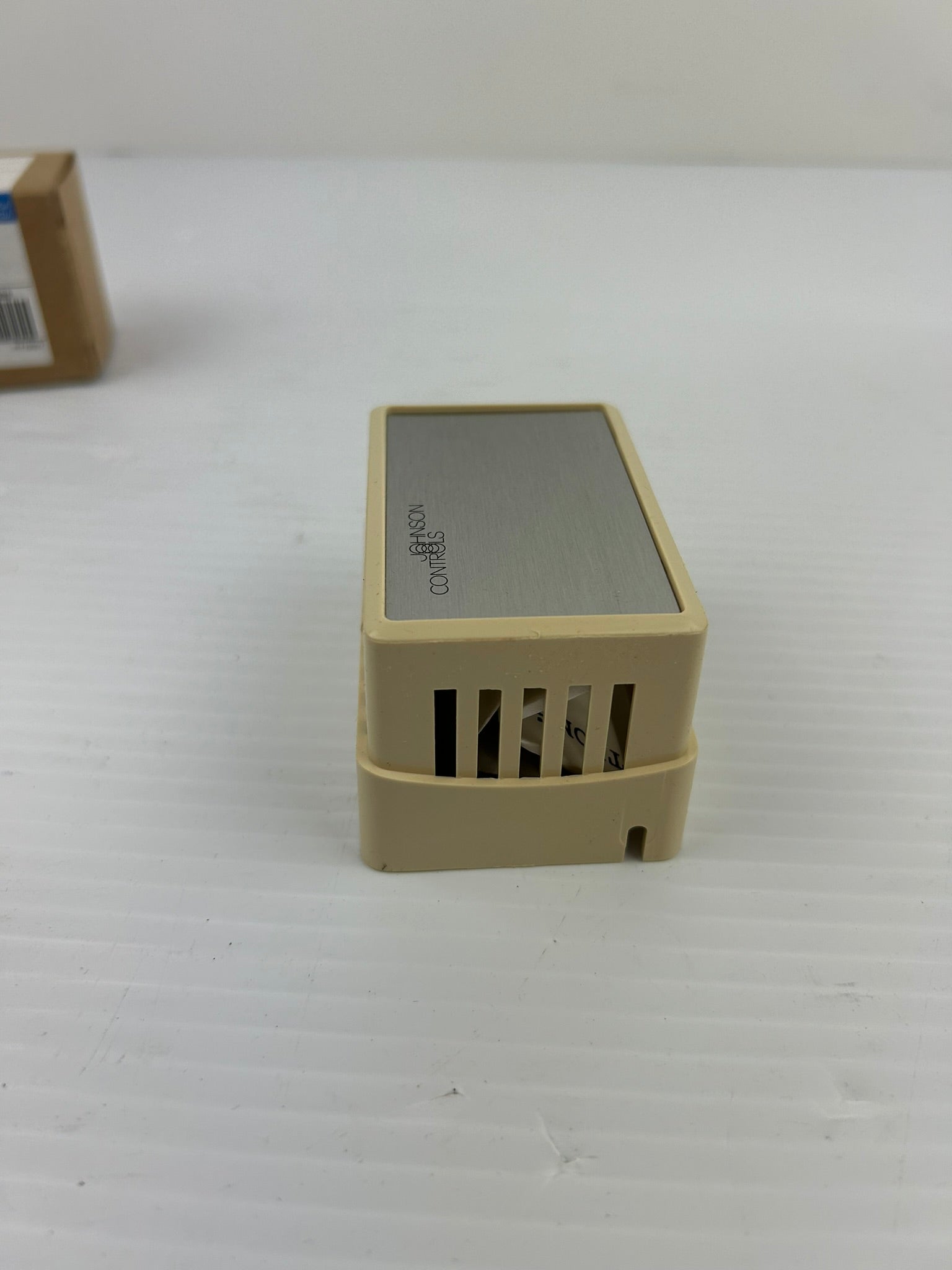 Johnson Controls T-4000-2139 Beige Plastic Thermostat Cover Horizontal