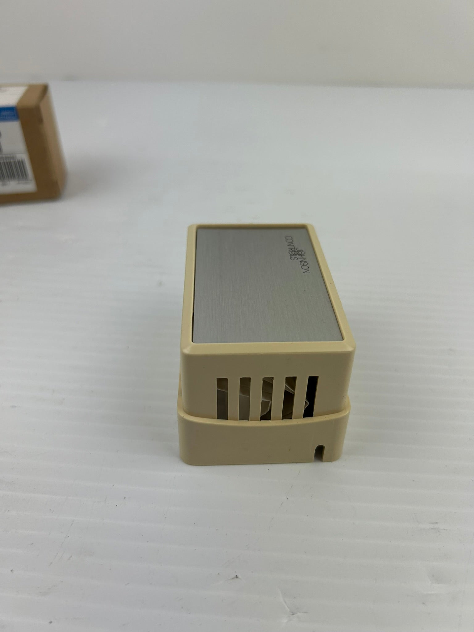 Johnson Controls T-4000-2139 Beige Plastic Thermostat Cover Horizontal