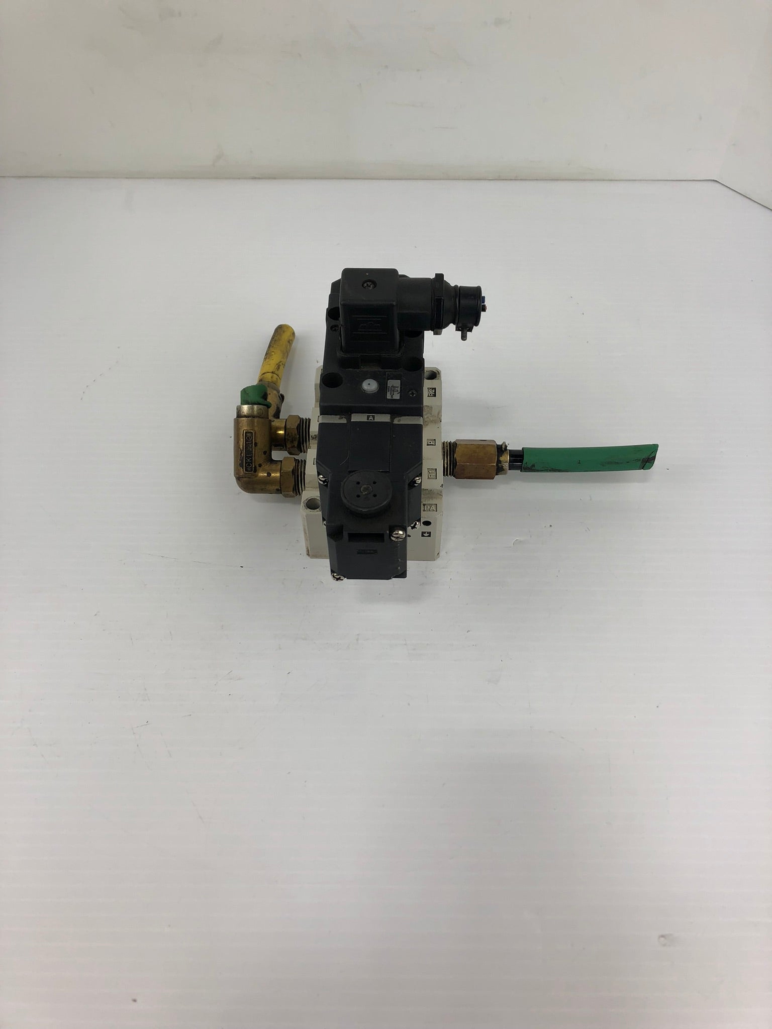 SMC VS7-8-FG-S-3Z Valve with Block
