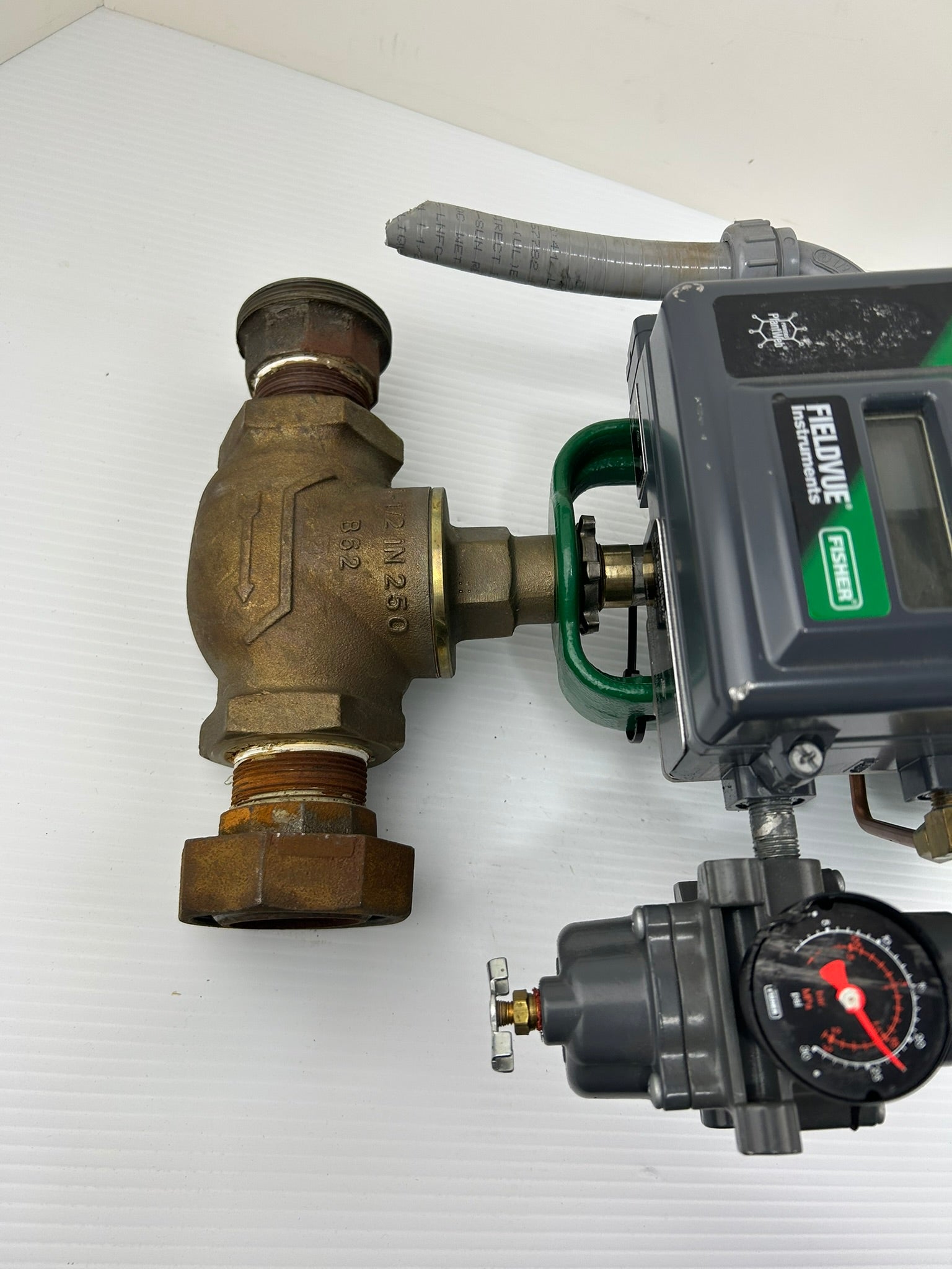 Fisher Baumann Fieldvue Pneumatic Valve 24548 DVC2000 - Broken Gauge