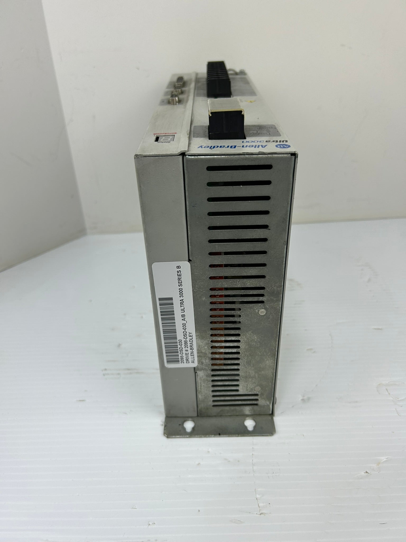 Allen Bradley 2098-DSD-030 Ultra 3000 Servo Drive 120/240VAC 1 PH Series B