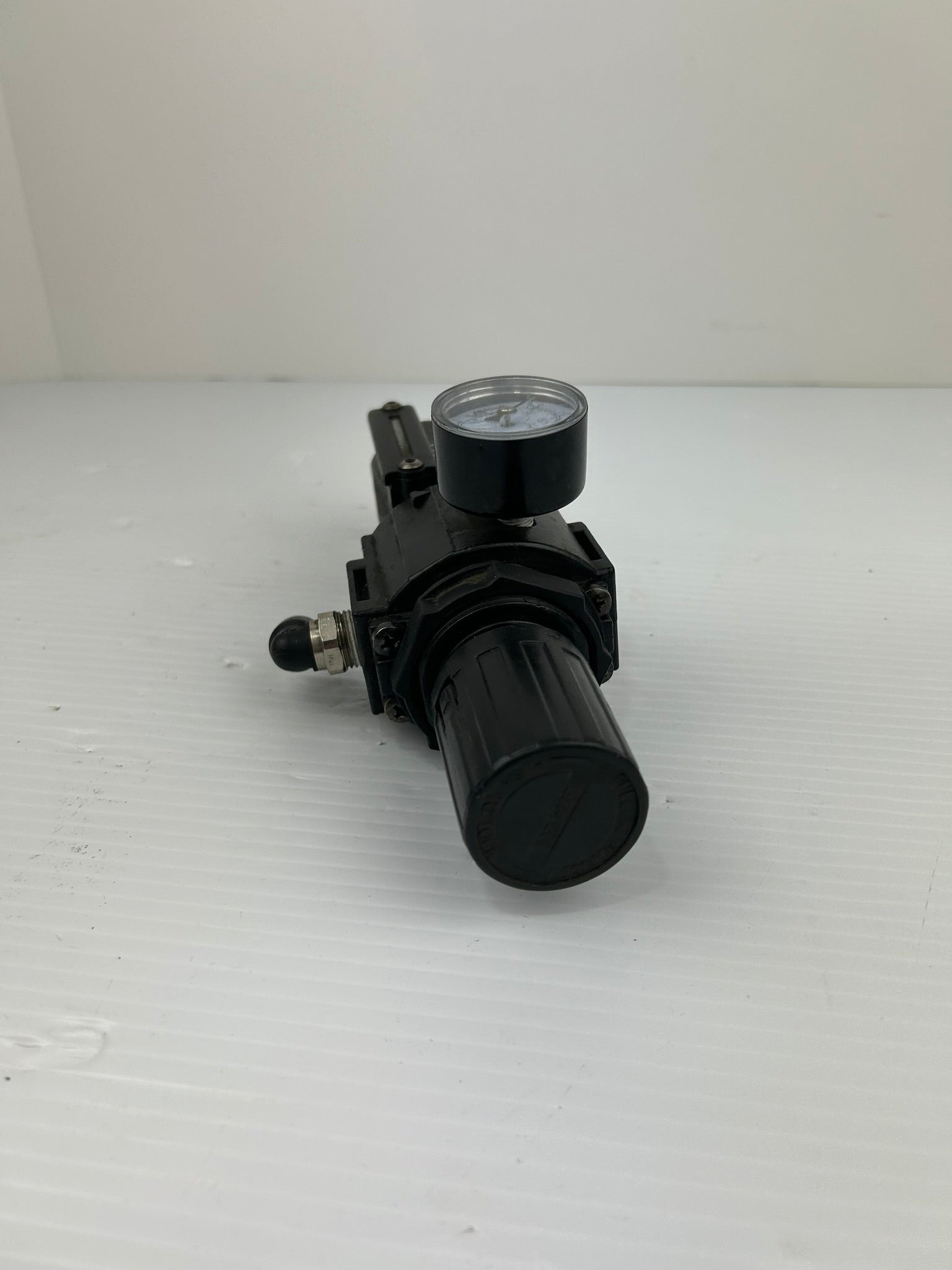 Fleetwood 1220-0401-011 Filter Regulator 3/8 NPT