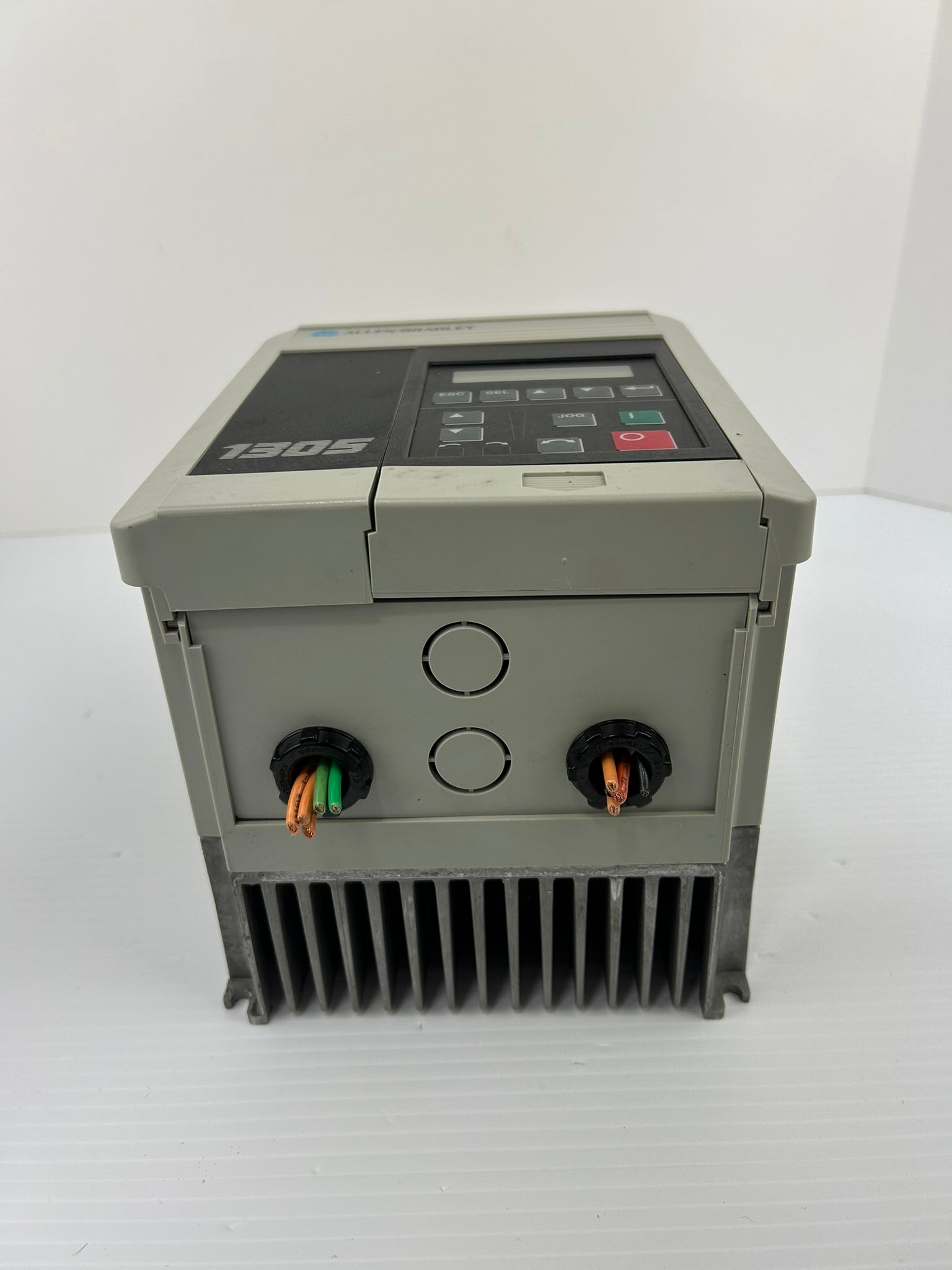 Allen-Bradley 1305-BA03A Drive Ser C 380-460V 2.2A 1HP 3PH 1305 - Cracked Case