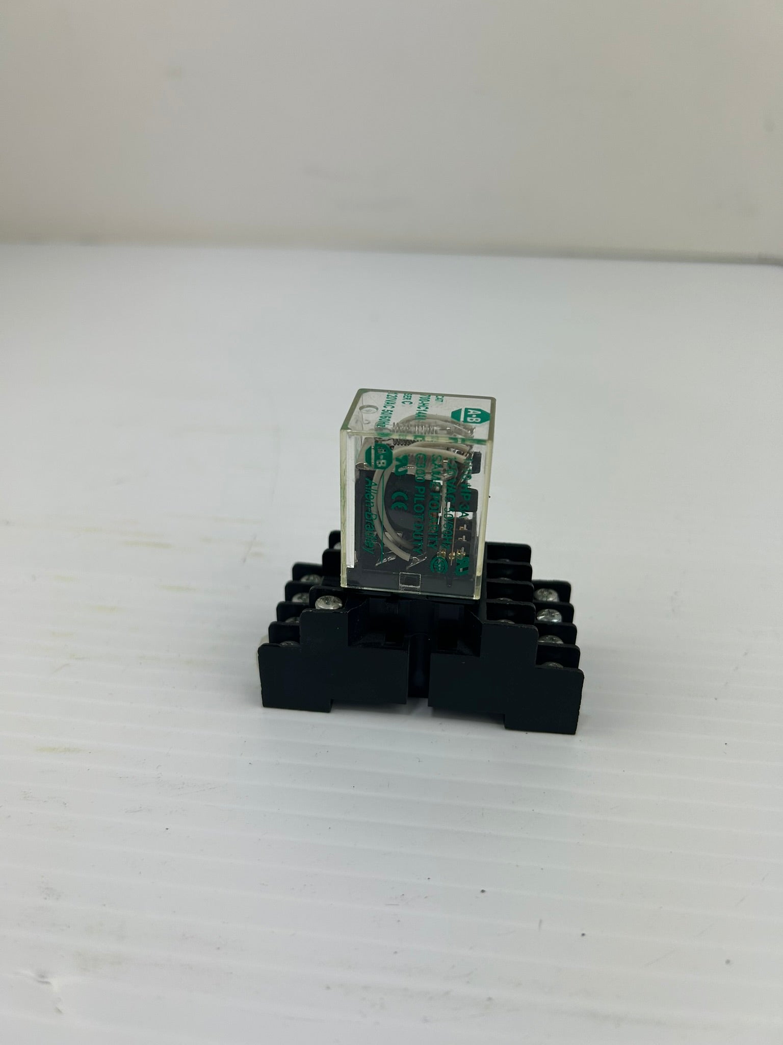Allen-Bradley 700-HC14A1 Relay Series C with 700-HN128 Base Series B