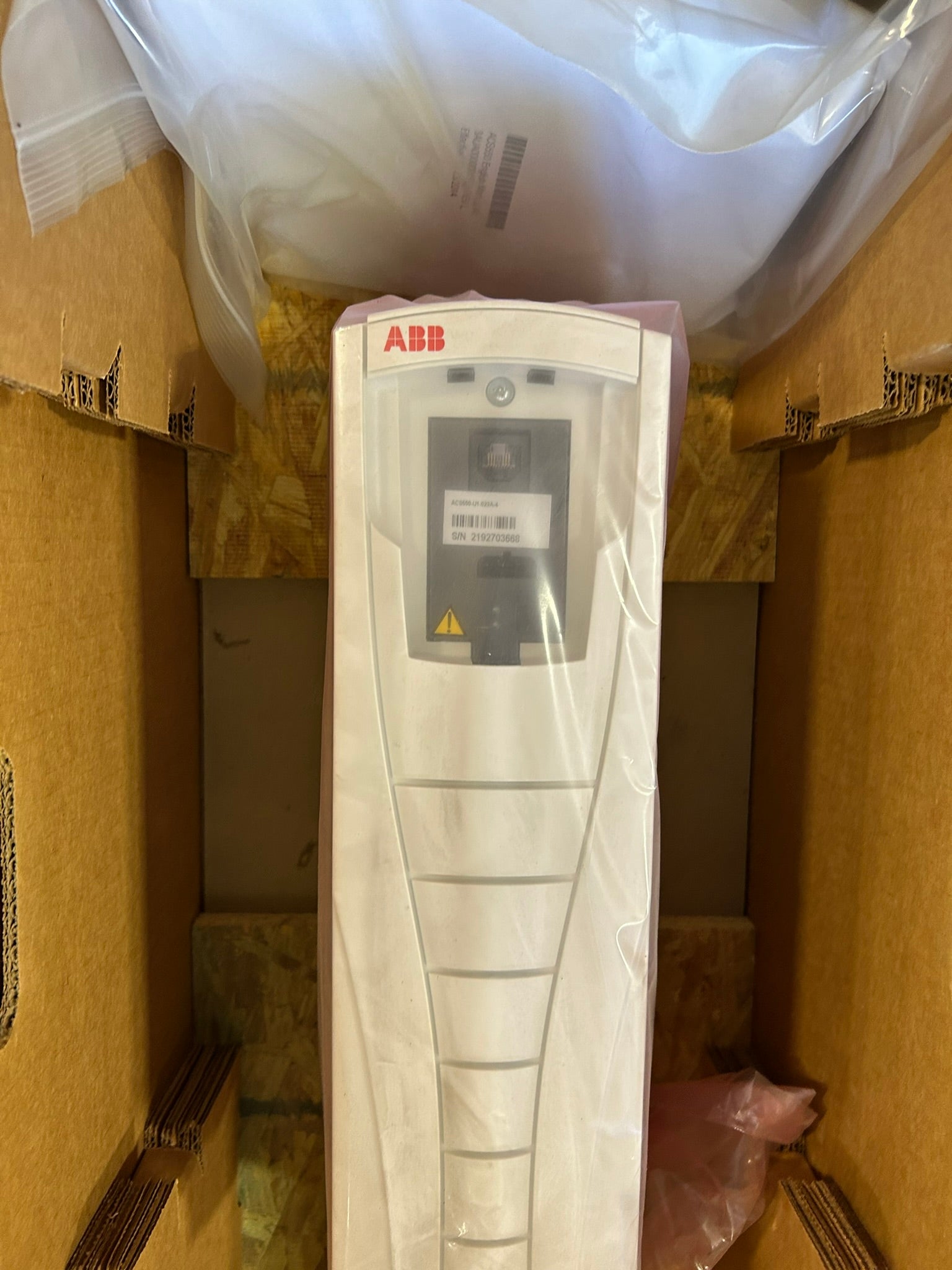 ABB ACS550-U1-023A-4 Inverter Drive 15 HP 11 KW 380-480 Volts 23 Amps