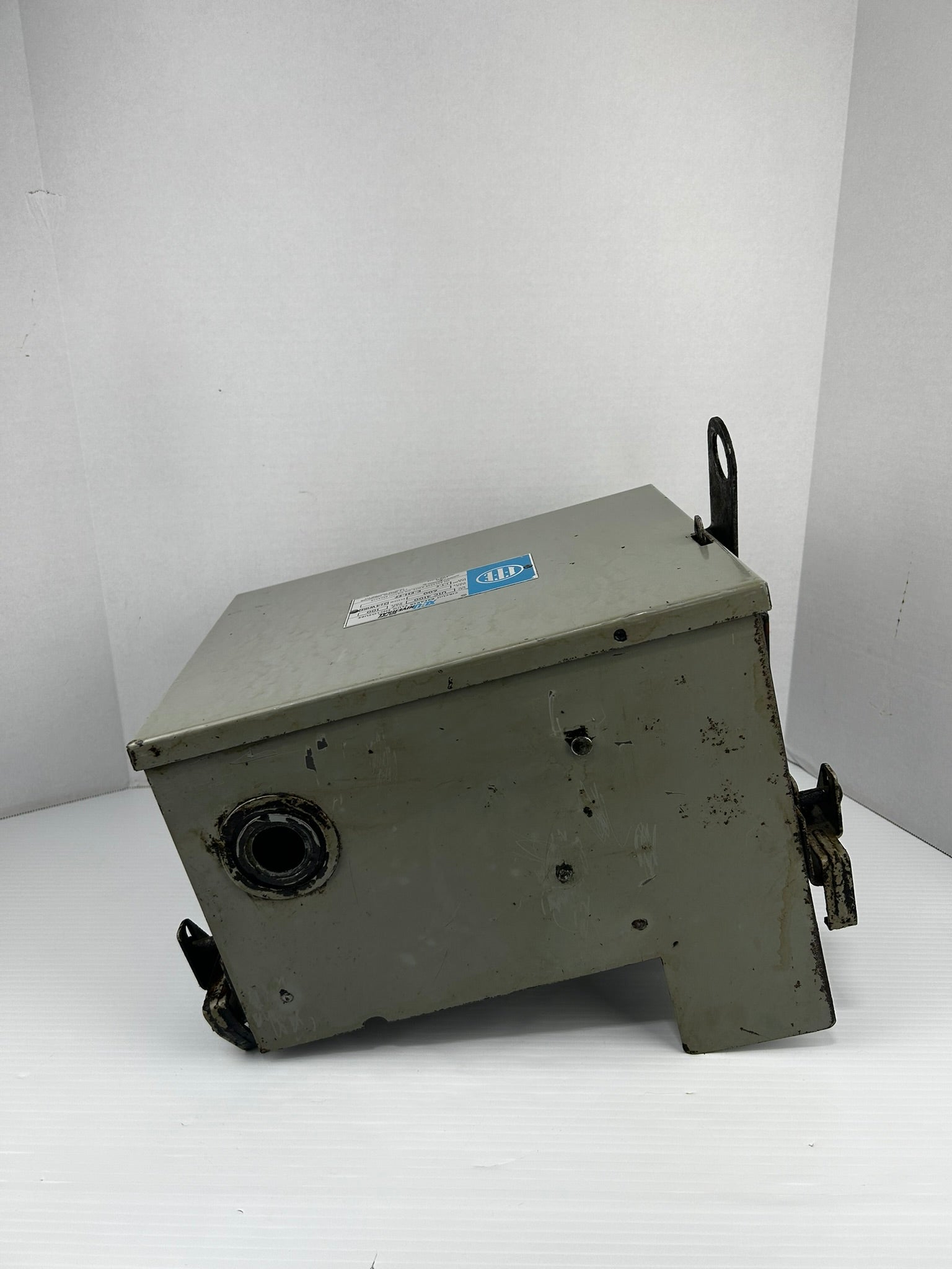 ITE U1C 4100 XL-Universe Bus Plug Duct Way Breaker Enclosure 600V 100A 3PH 4Wire