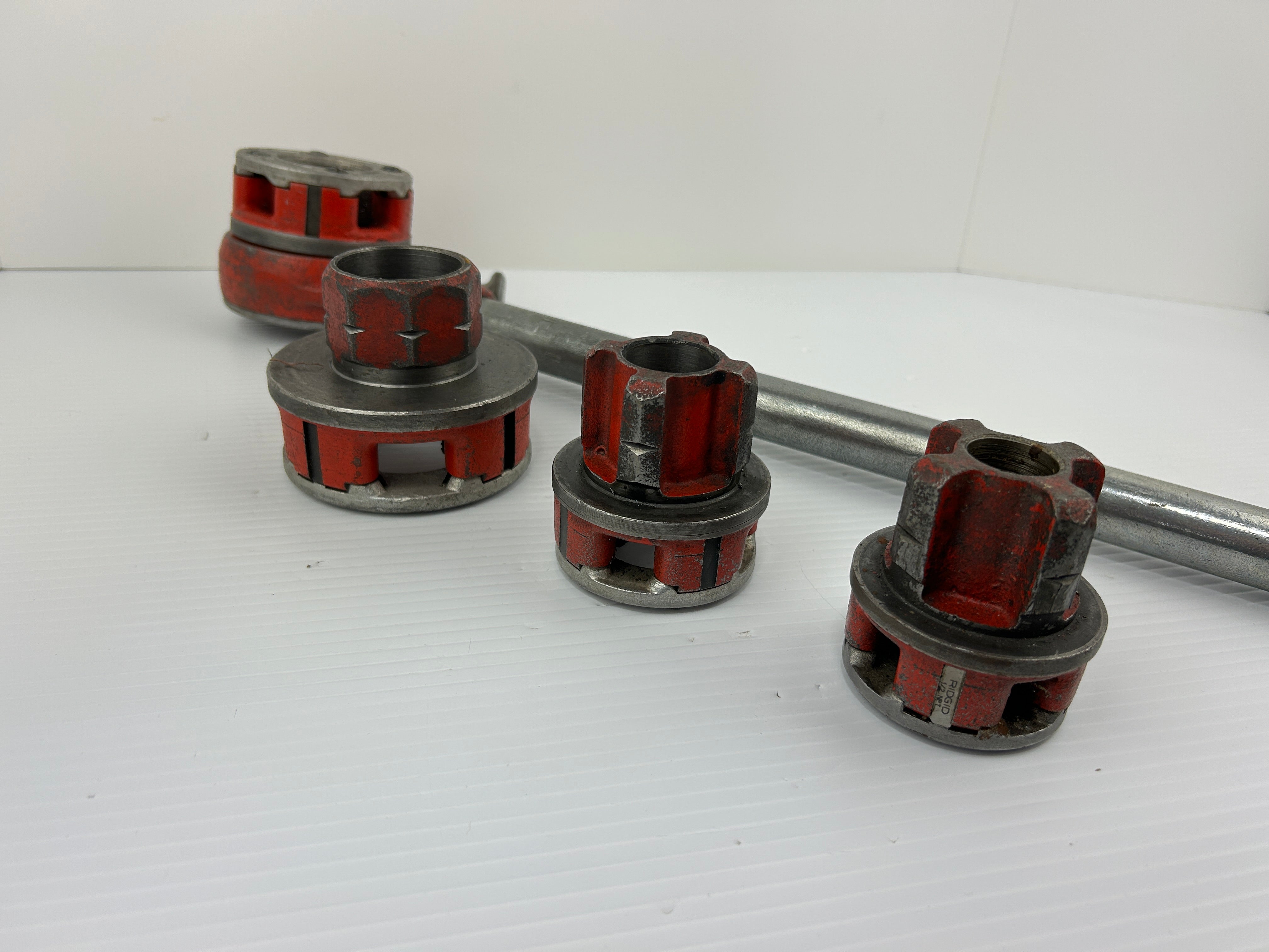 Ridgid 11-R Pipe Threader Ratchet with Handle & #11 1/2" #12 3/4" 1-1/4" Die Set