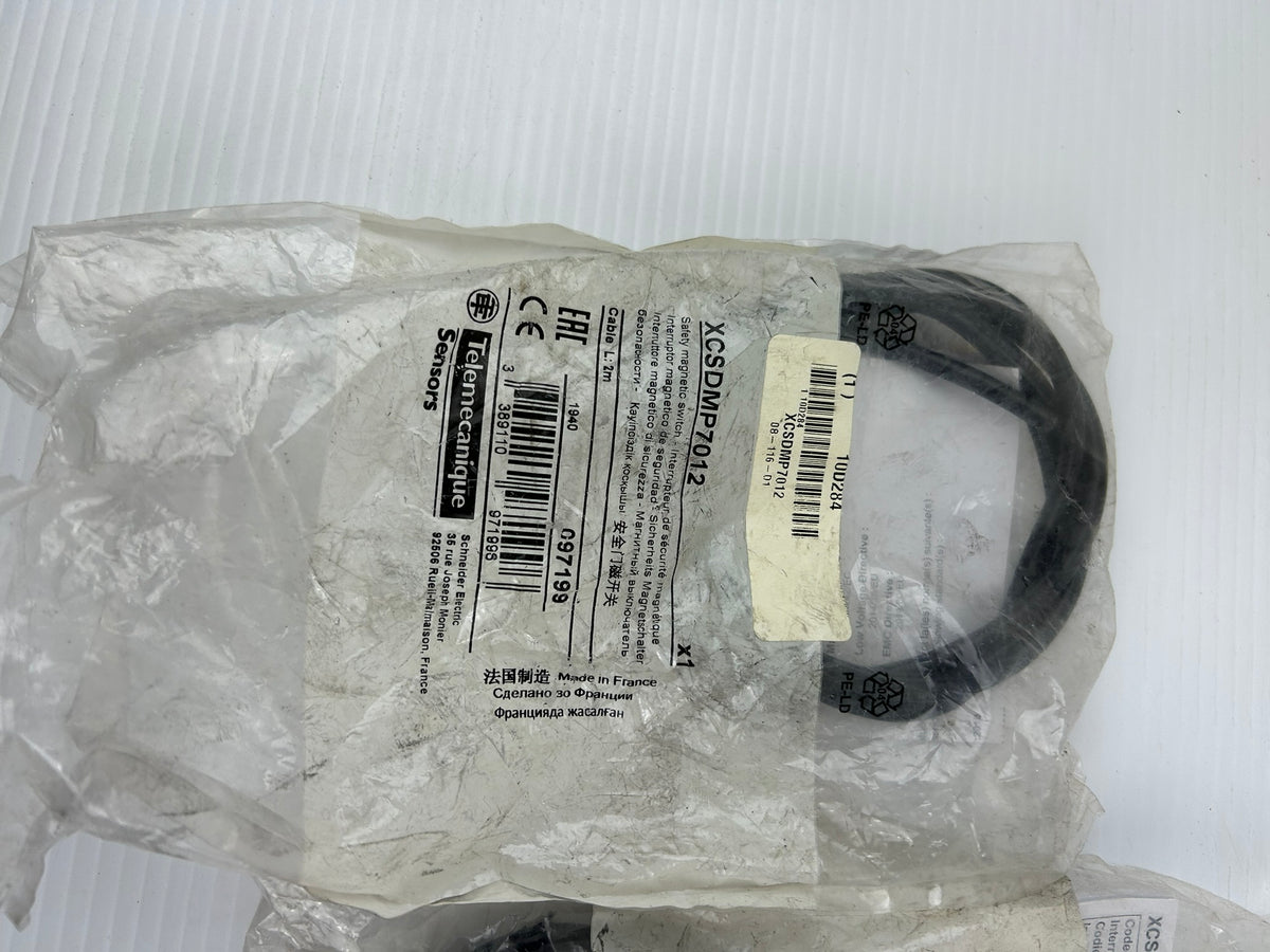 Telemecanique XCS-DMP7012 Magnetic Safety Switch Sensor 24VDC 2M Cable Lot of 2