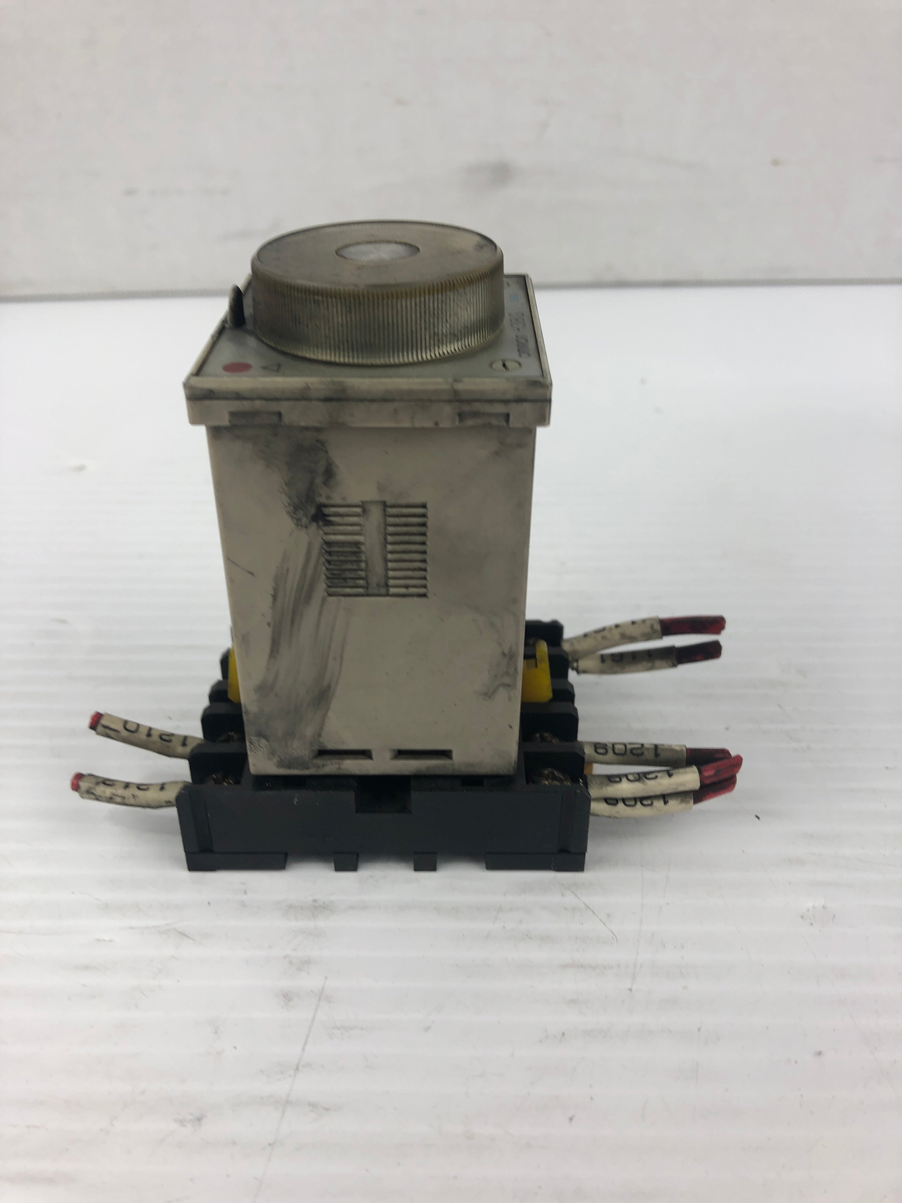 Omron H3BG-8 Timer 250VAC 5A