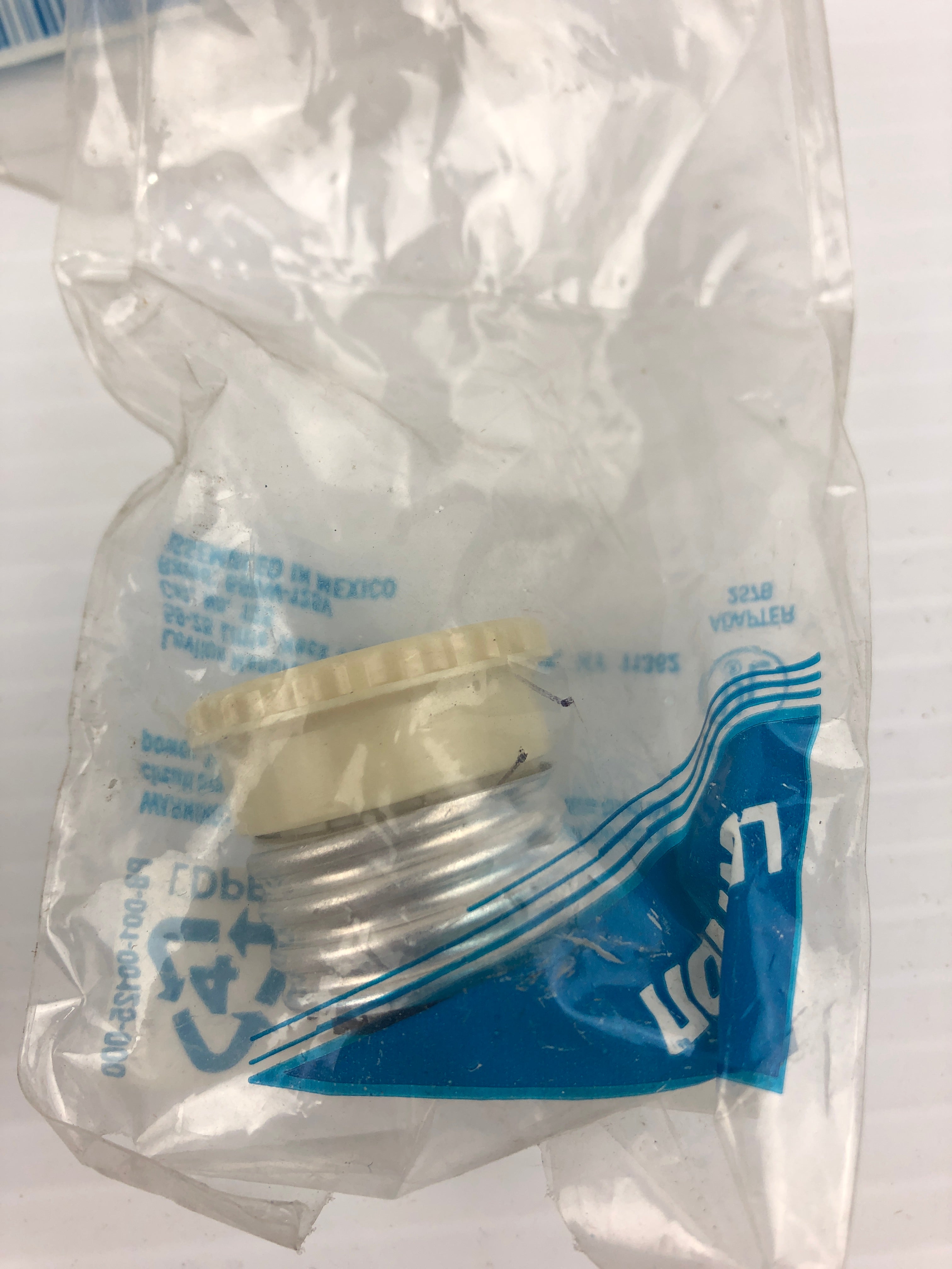 Leviton PB-001-00125-000 Medium Base Lamp Holder to Outlet Adapter - Lot of 4
