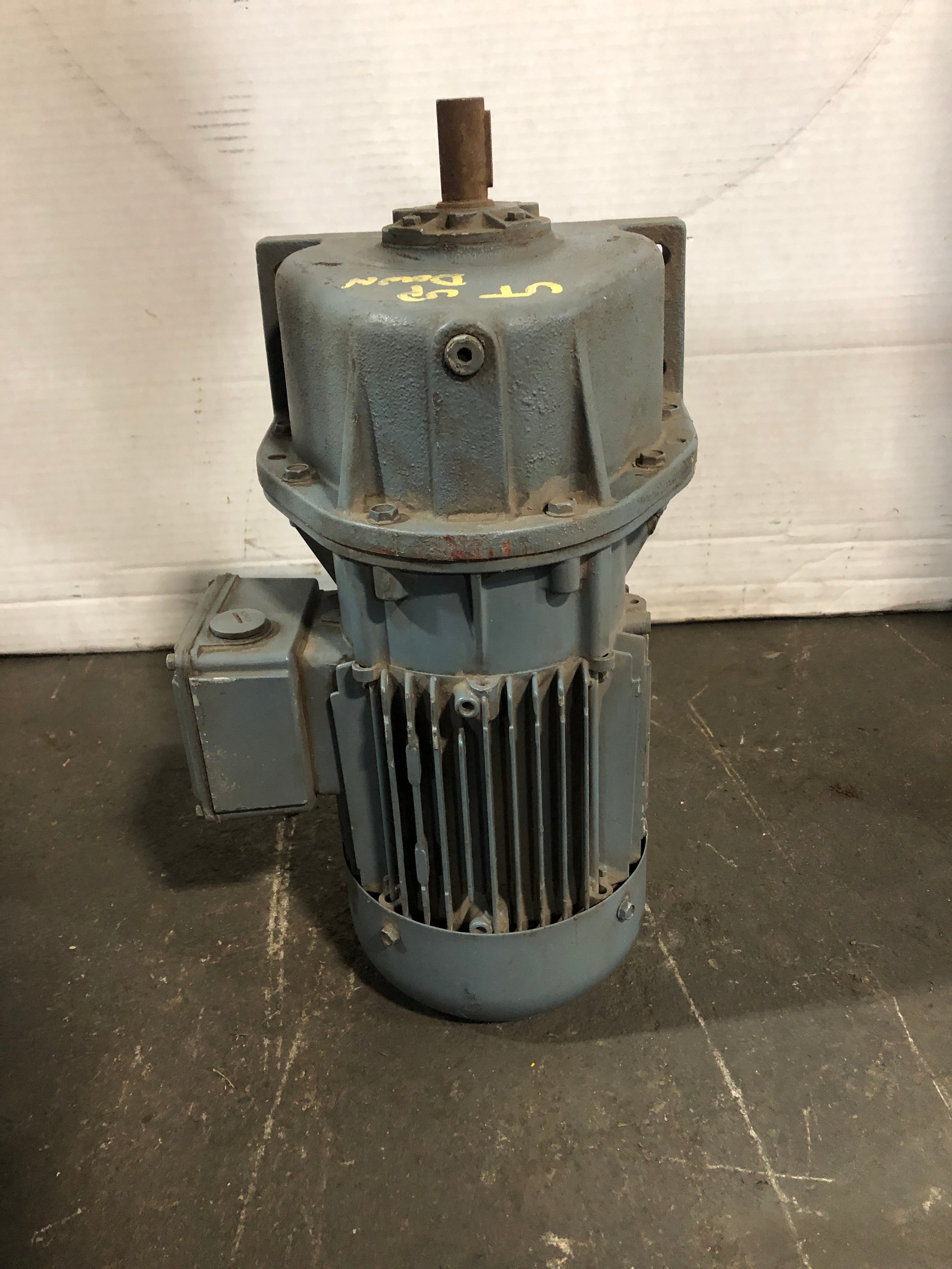 Bauer F1058809-010-1 Gearmotor G11-10/DK84-200L 415V 1,96A 50Hz 0,75kW
